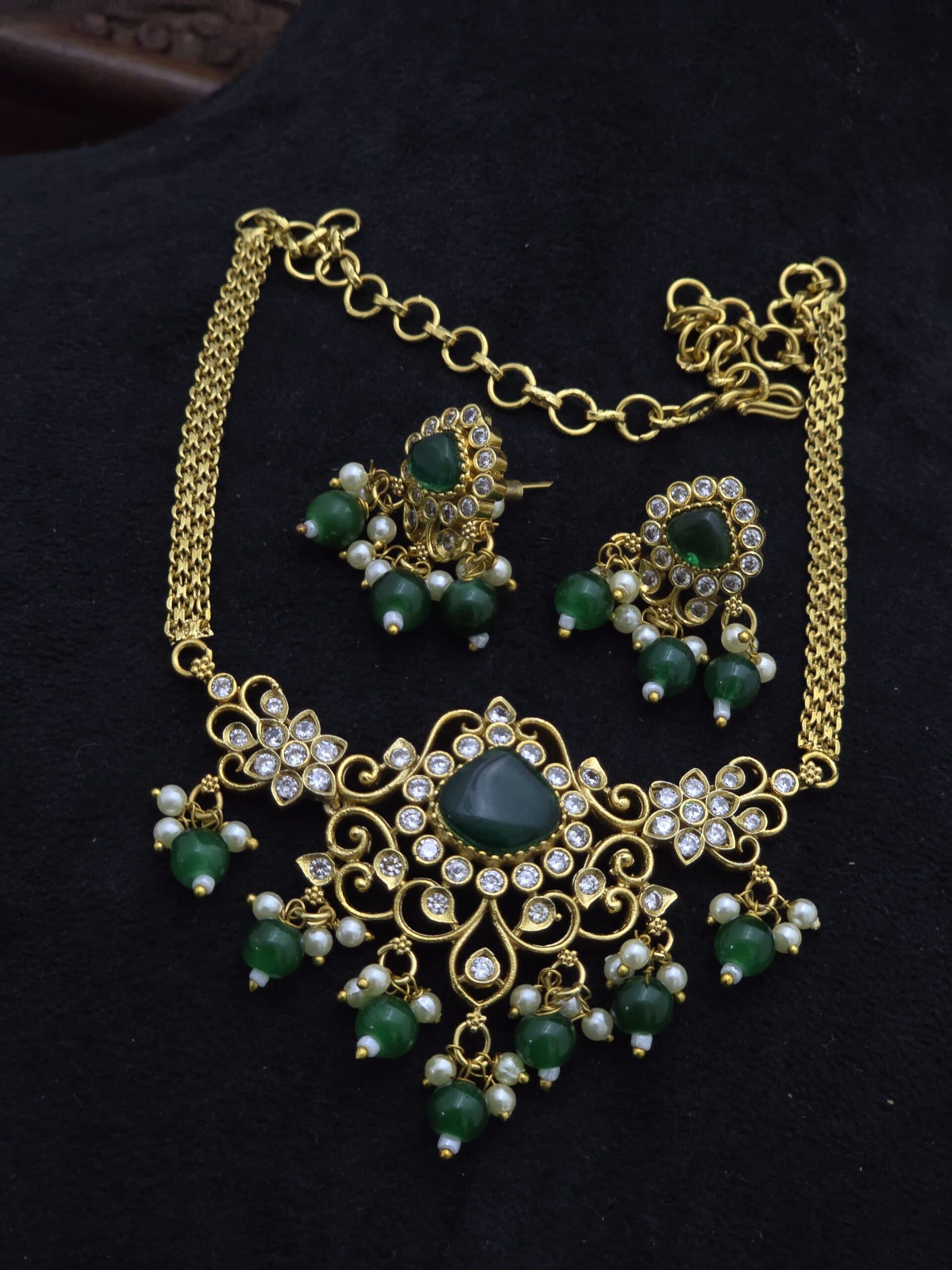 Premium Matt emarald chik choker