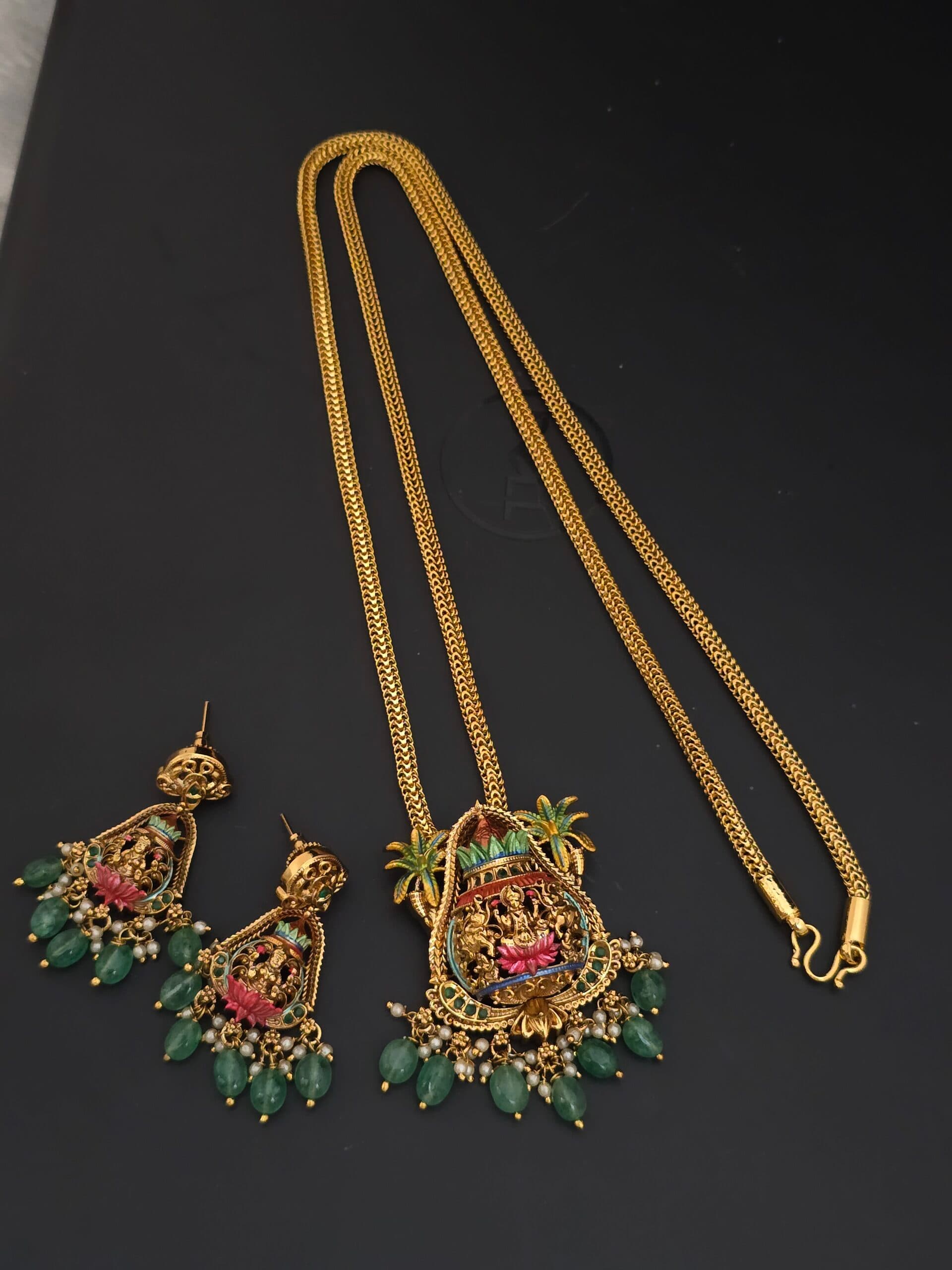 Premium foaming meenakari dollar chain with mandapam pattern