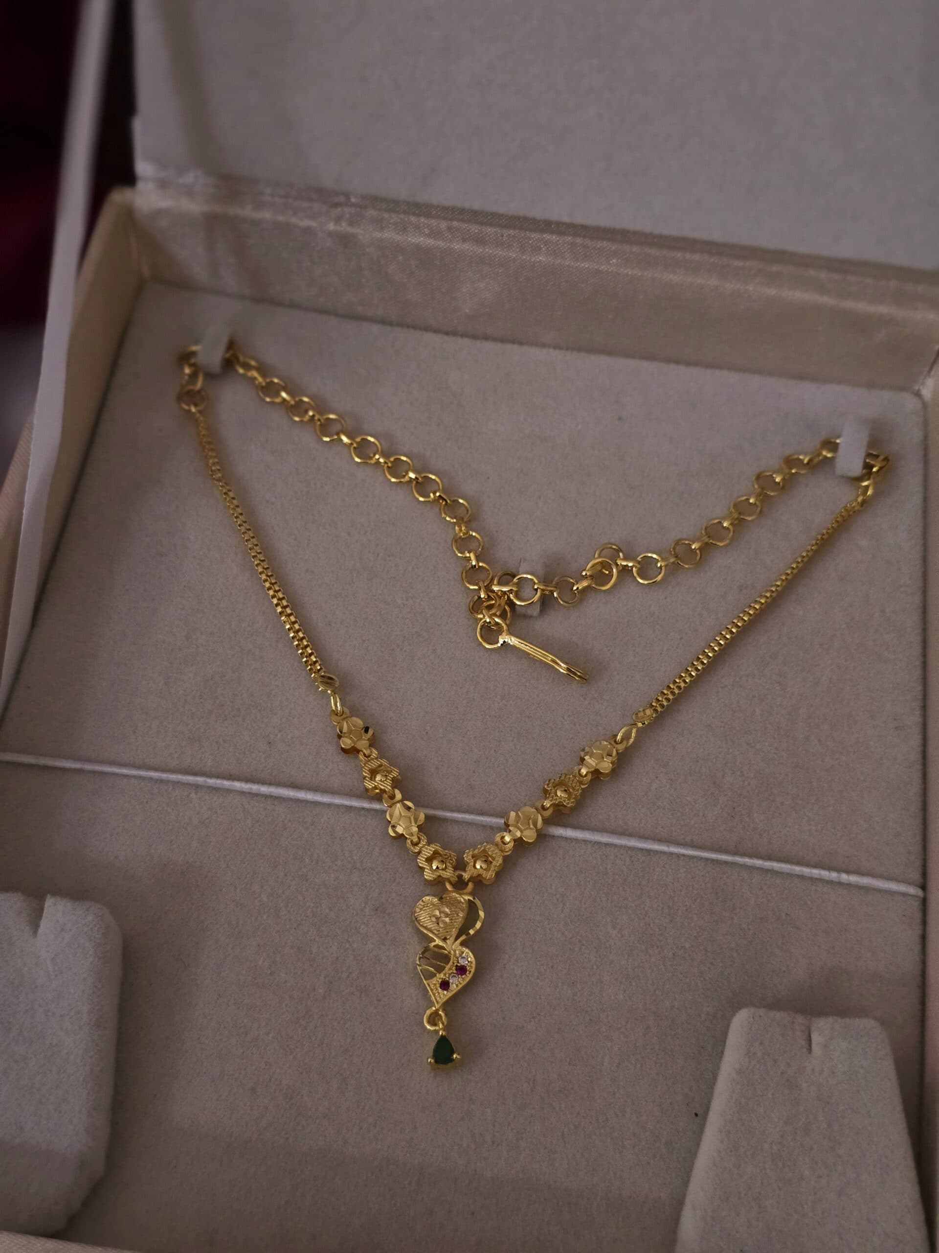 Premium foaming necklace