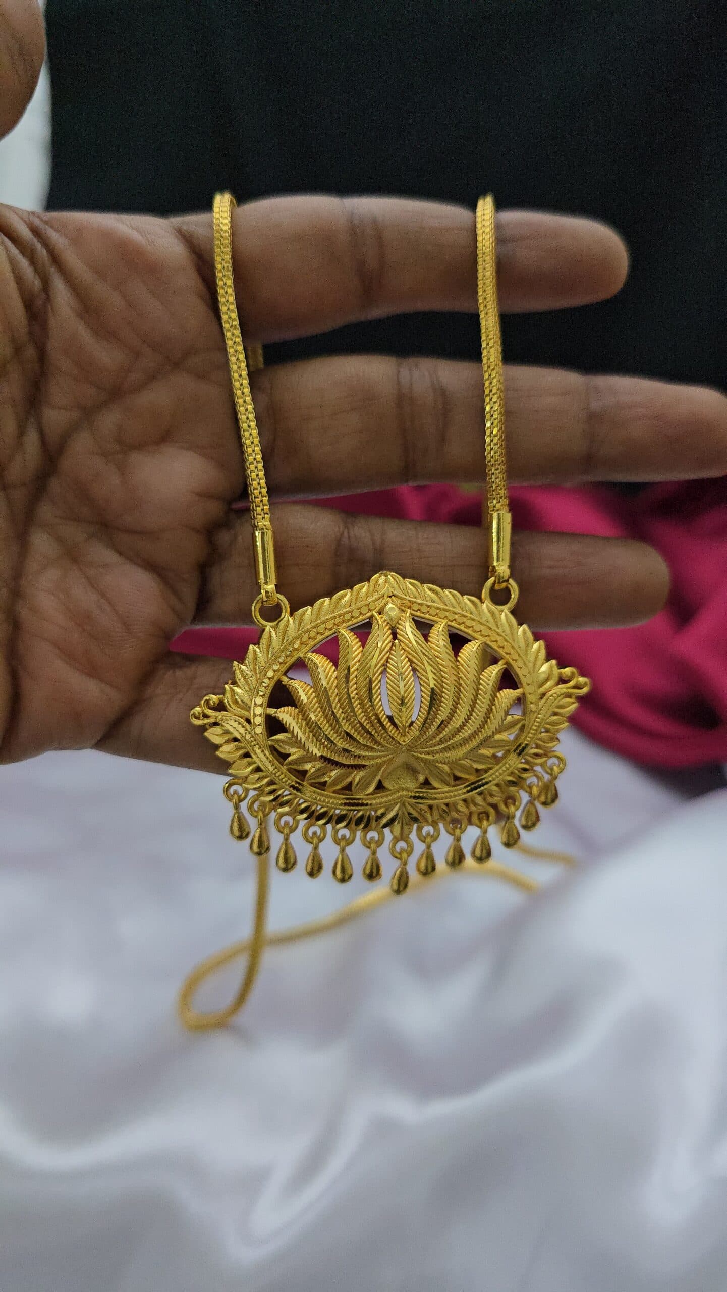28 inches lotus dollar chain