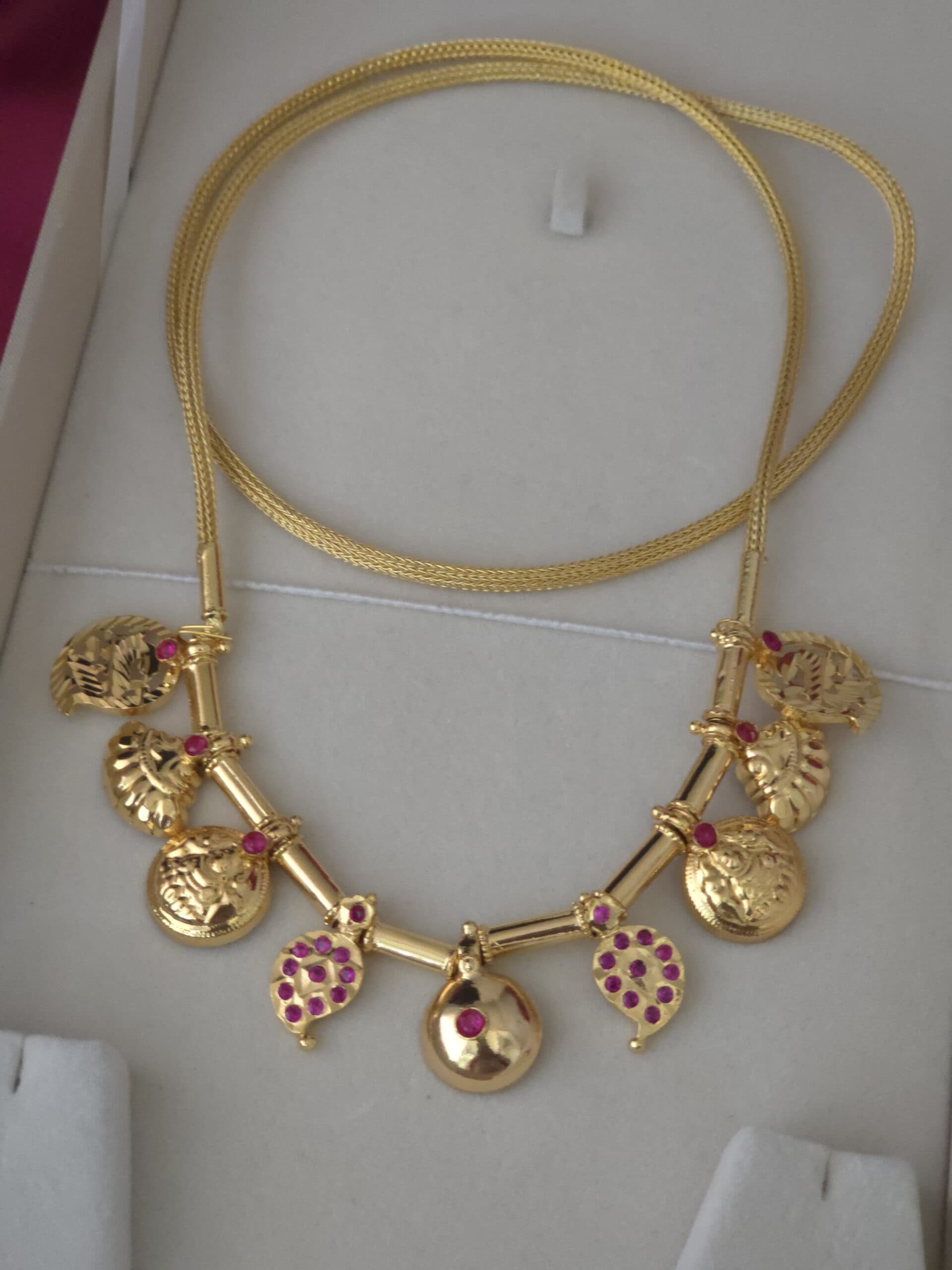 Customized foaming thali set