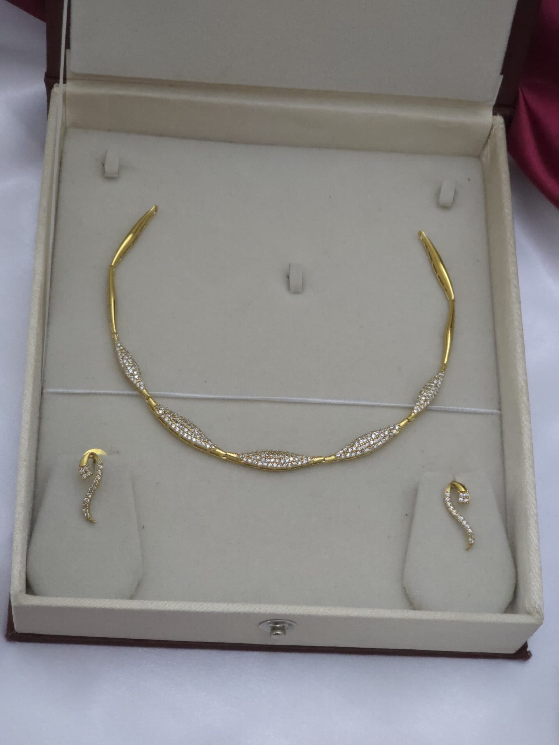Premium ad matt necklace