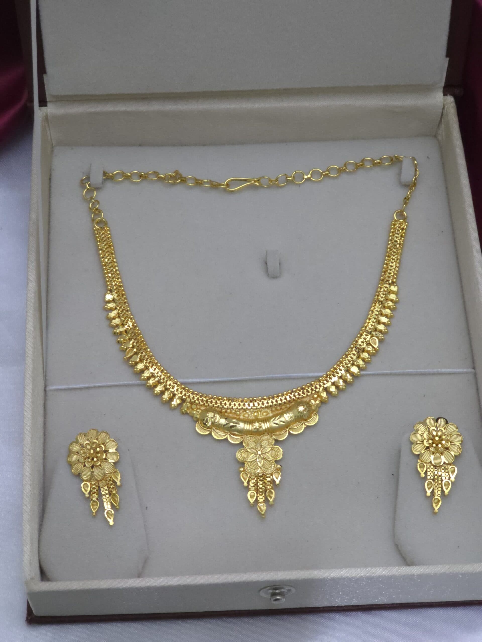 Foaming necklace