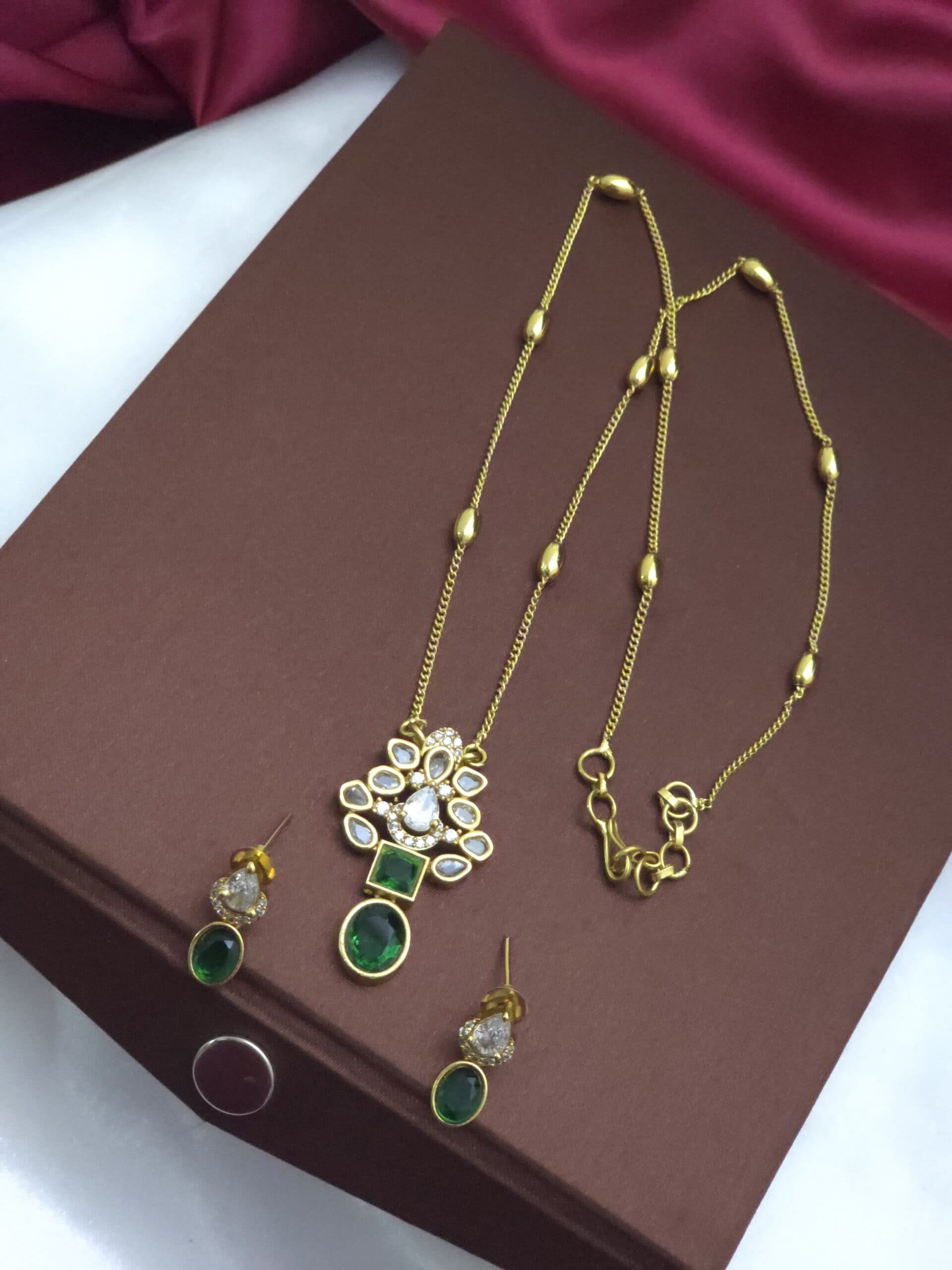 Premium emerald ad dollar chain 24 inches