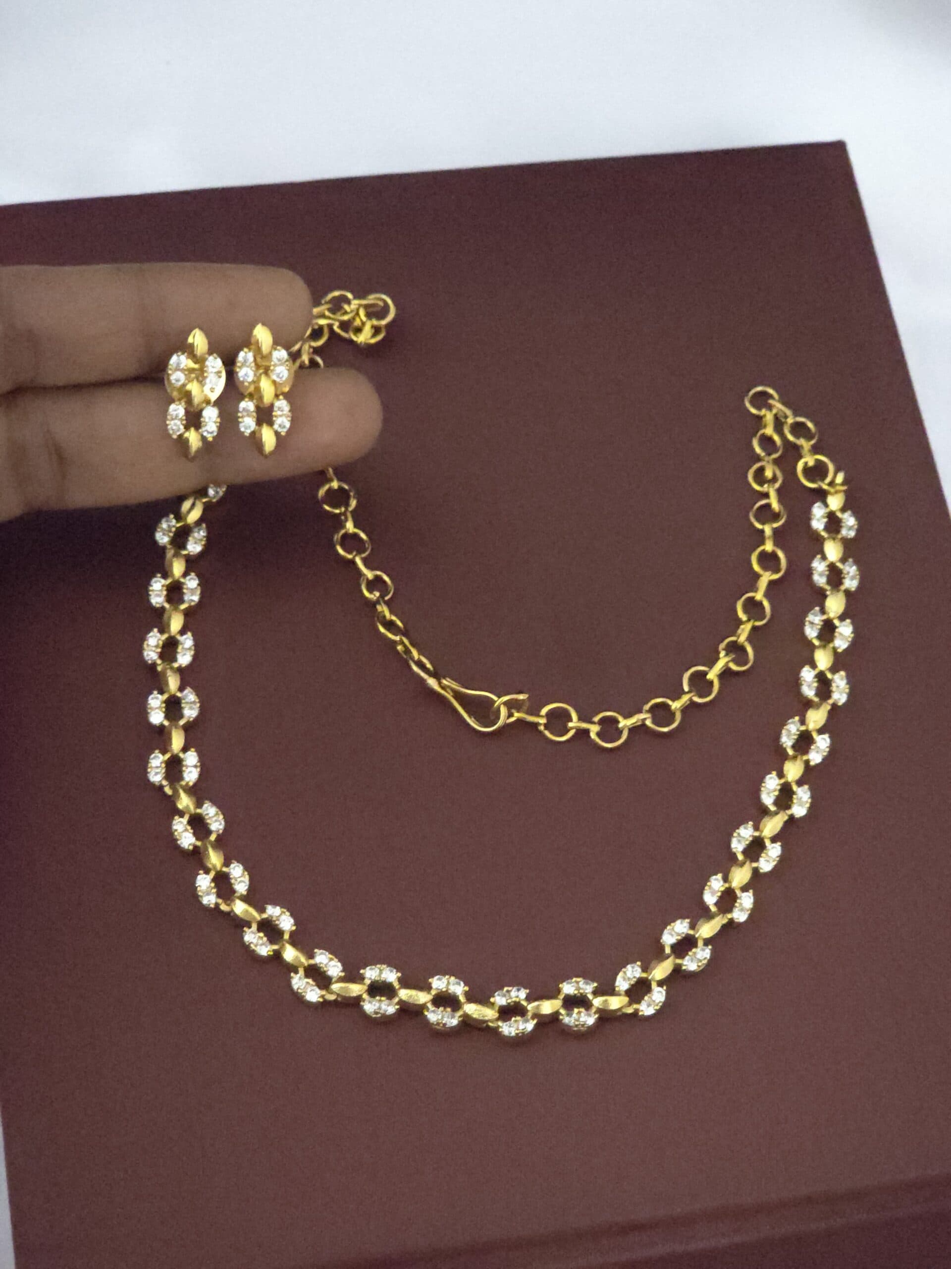 Premium ad diamond necklace