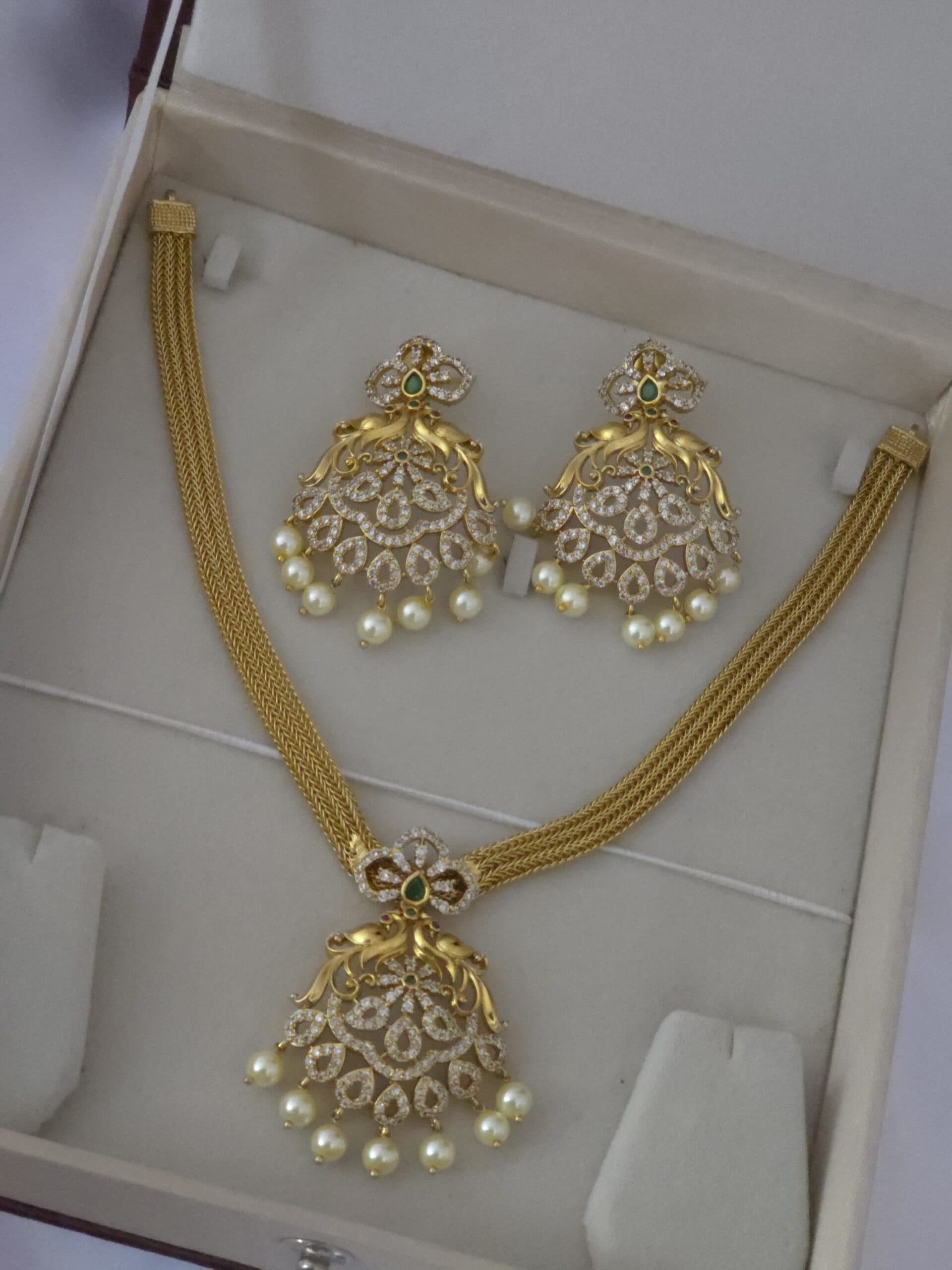 Premium ad diamond necklace