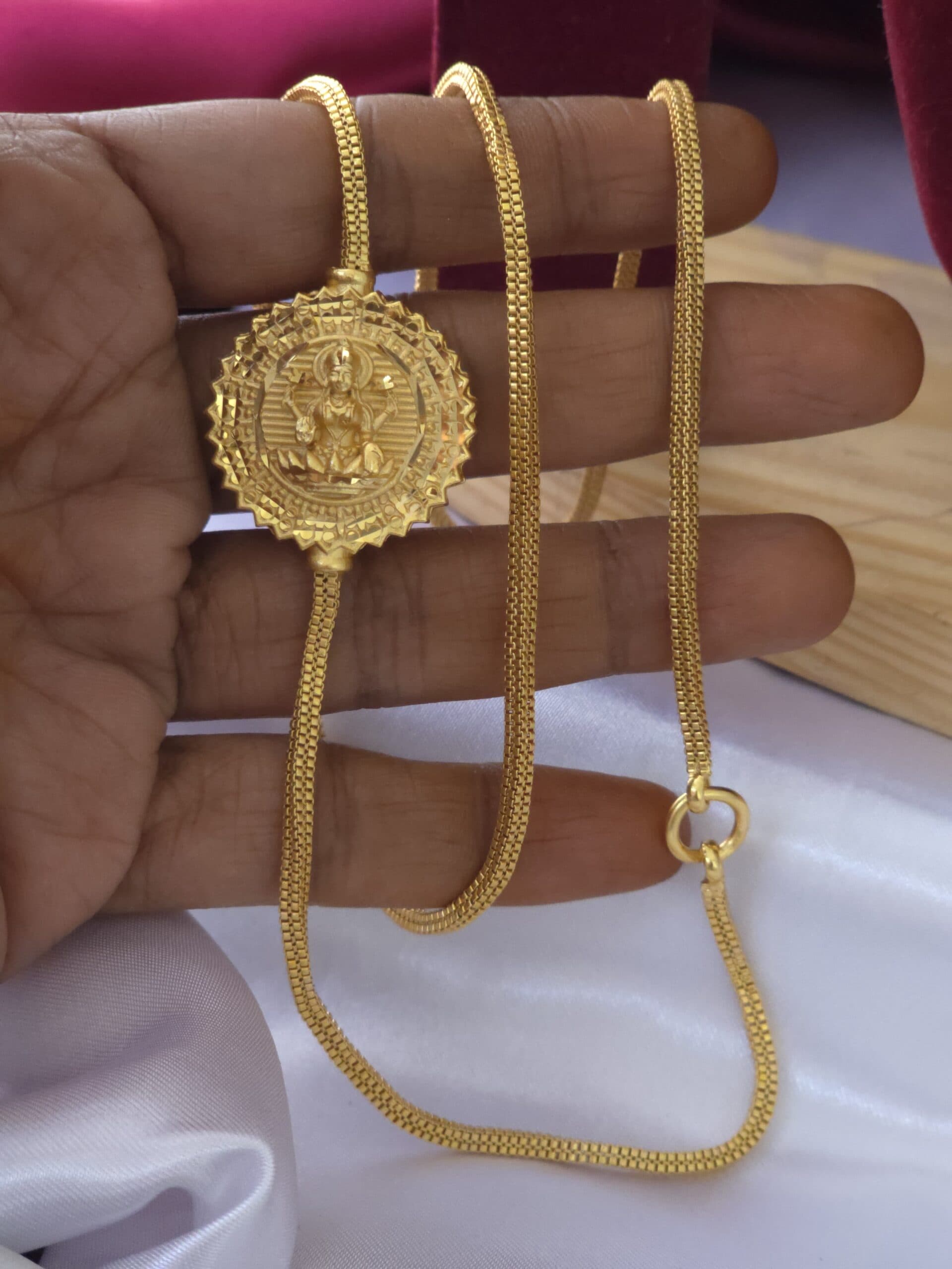 Foaming goddes lakshmi mugappu chain