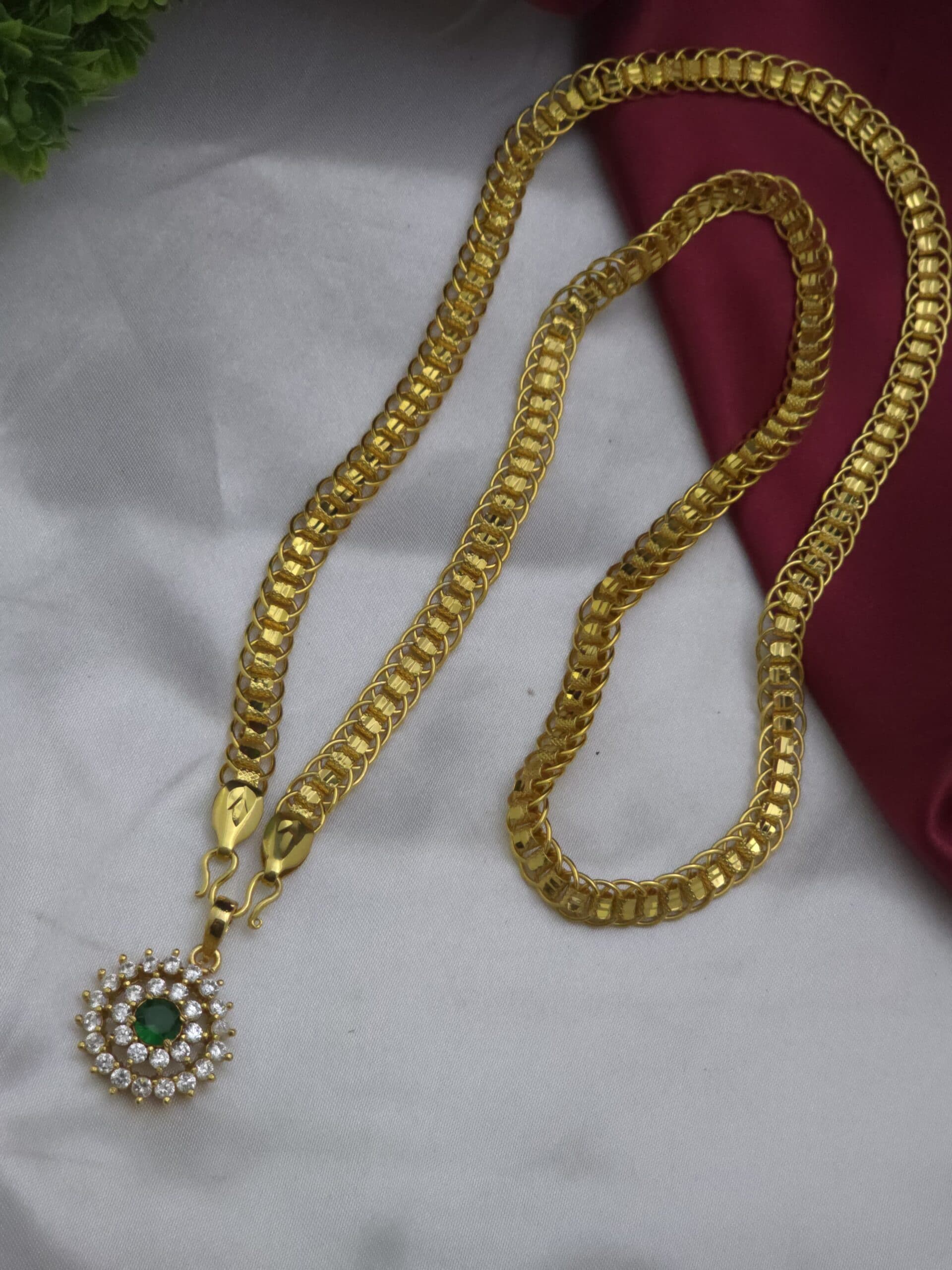 Premium foaming 28 inches ad emeralad white dollar chain