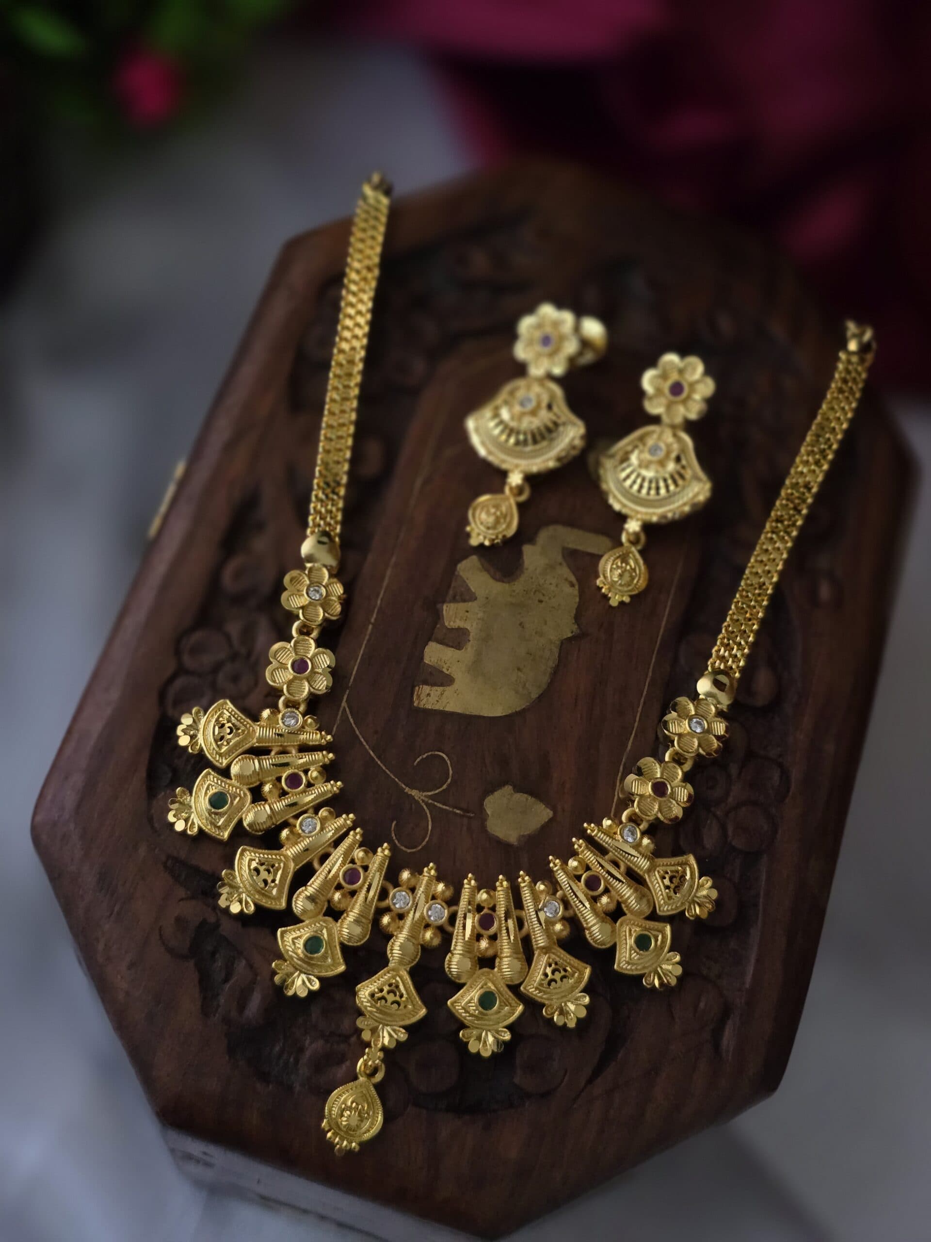 Foaming ad plain necklace with stud
