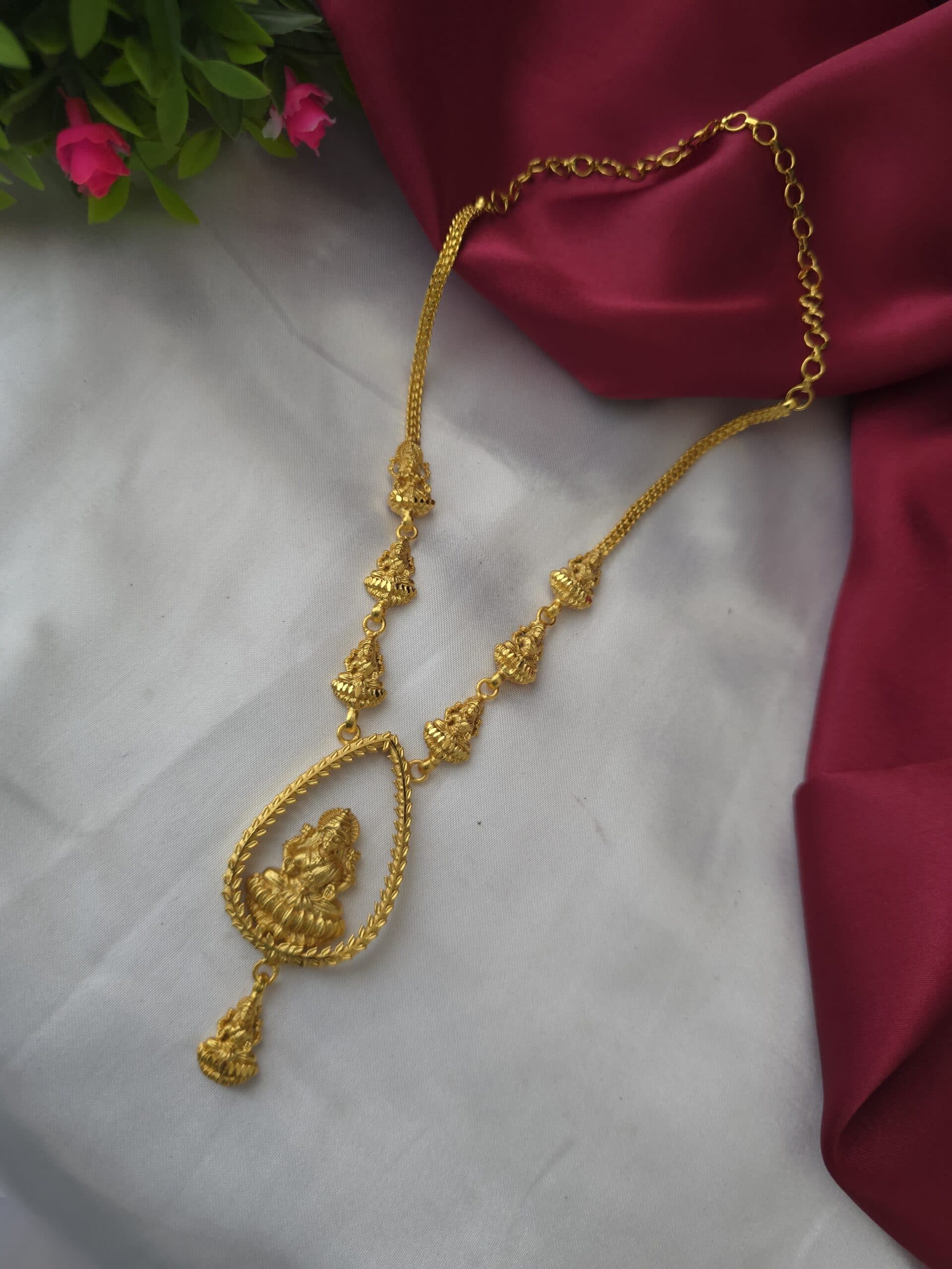 Foaming goddess lakshmi necklace