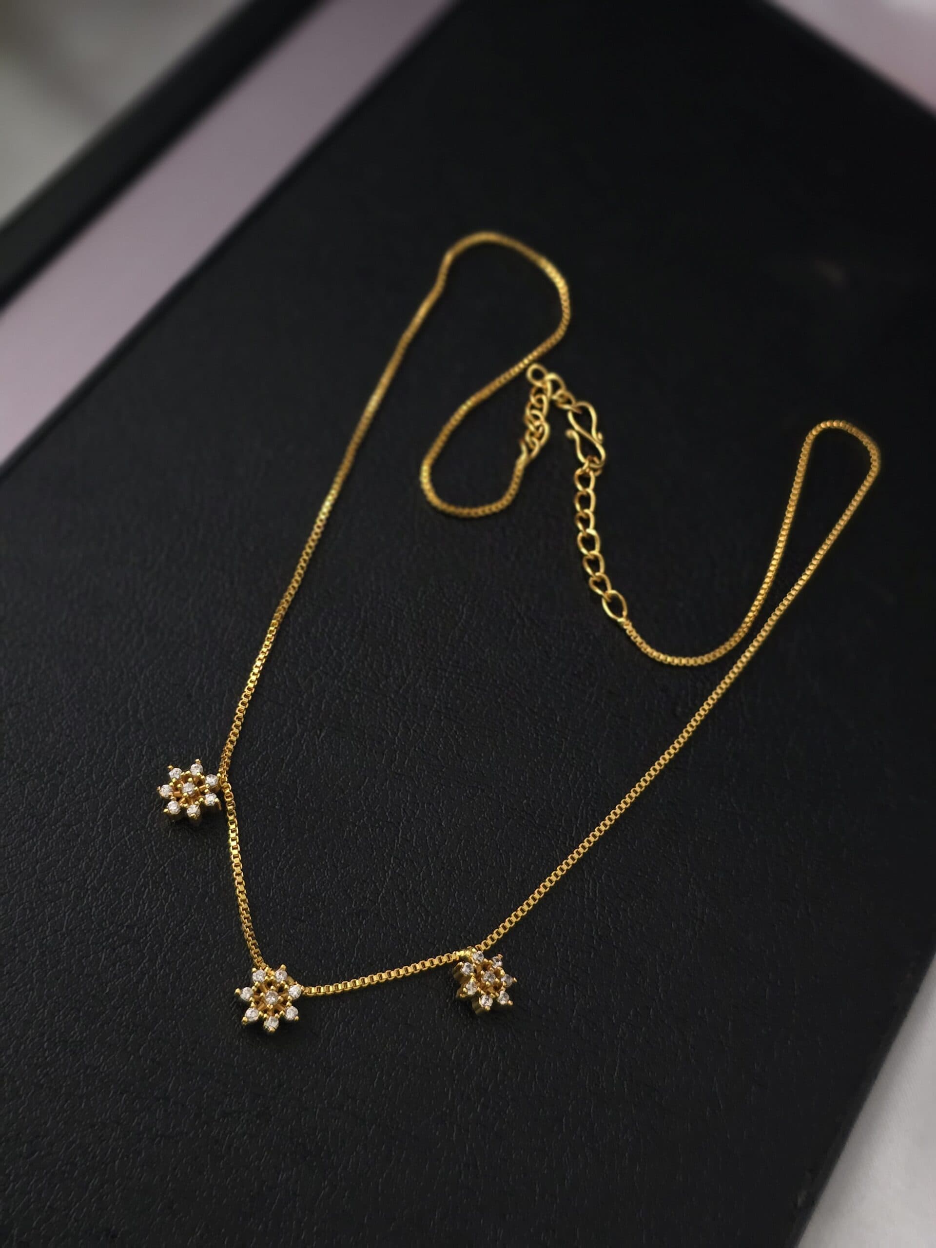 Ad diamond look necklace