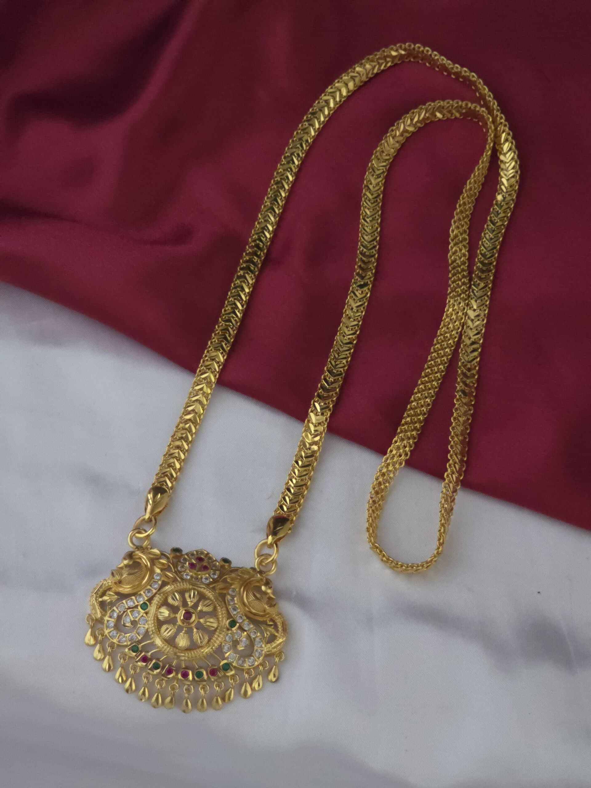 Foaming 28 inches ad dollar chain real gold tone