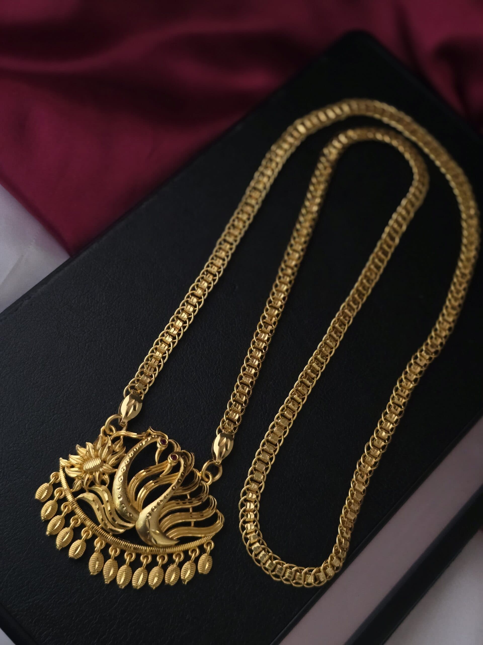 Premium peacock foaming 32 inches peacock dollar chain