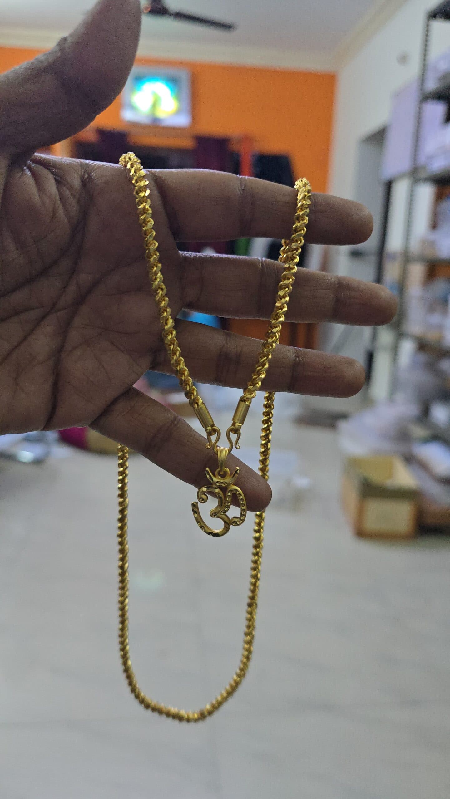 32 inches foaming om dollar chain