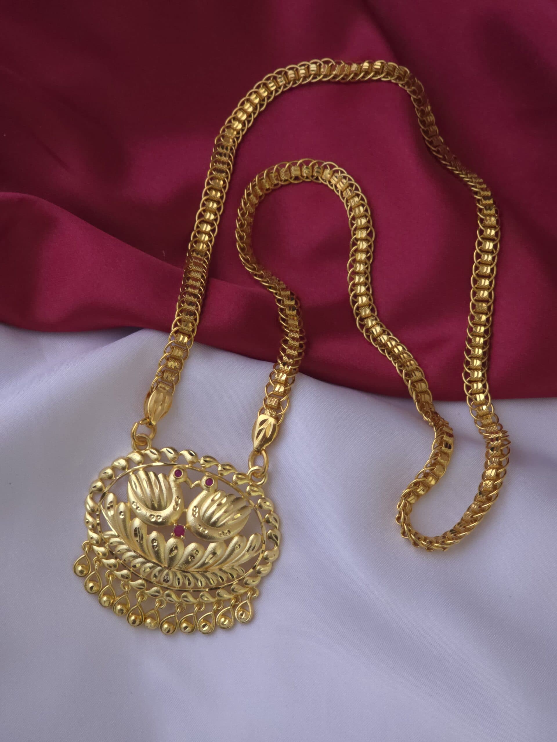 Foaming 32 inches swan dollar chain