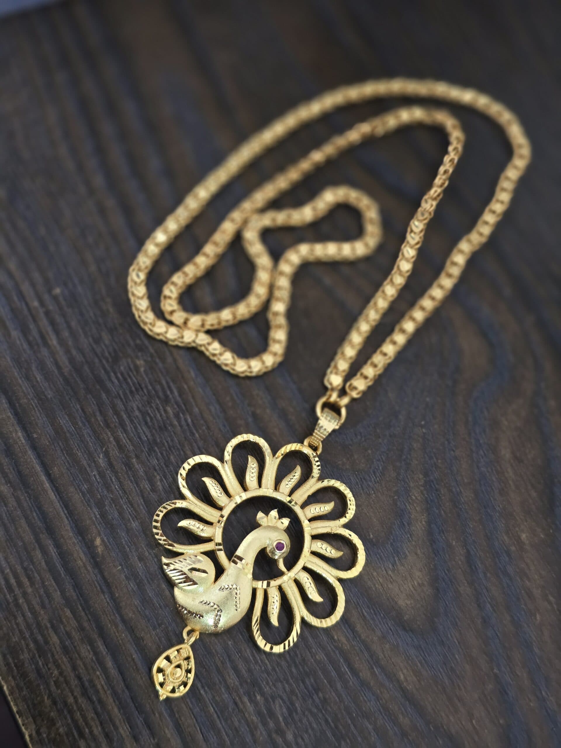 Premium 28 inches foaming single hook peacock dollar chain