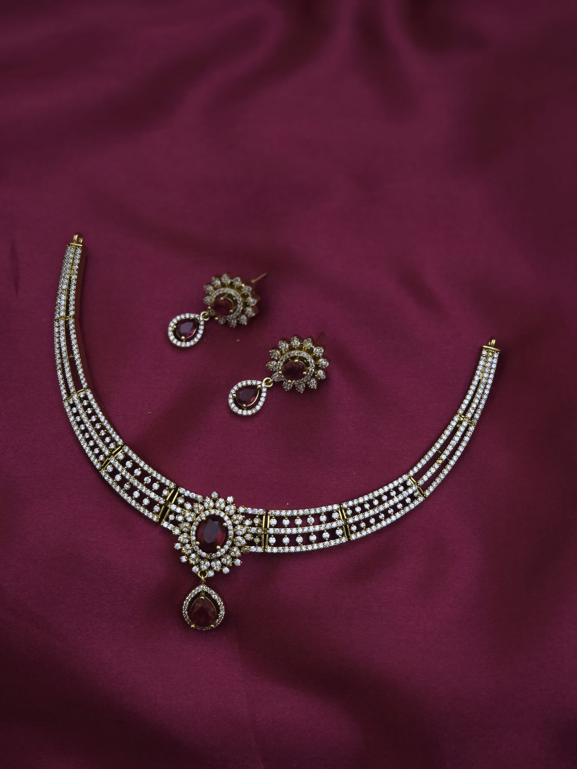 Premium diamond look necklace