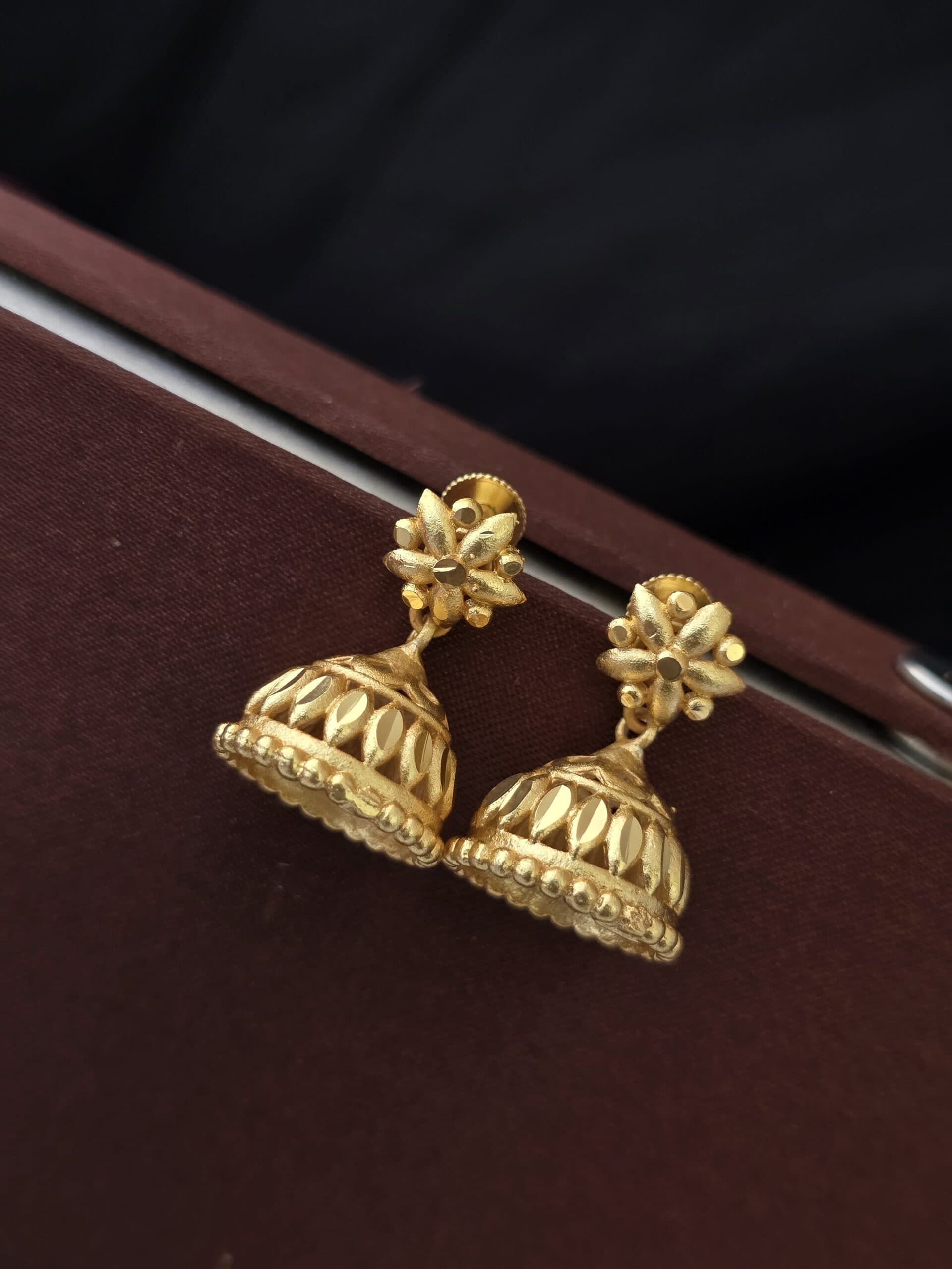 Premium foaming detachable jhumka