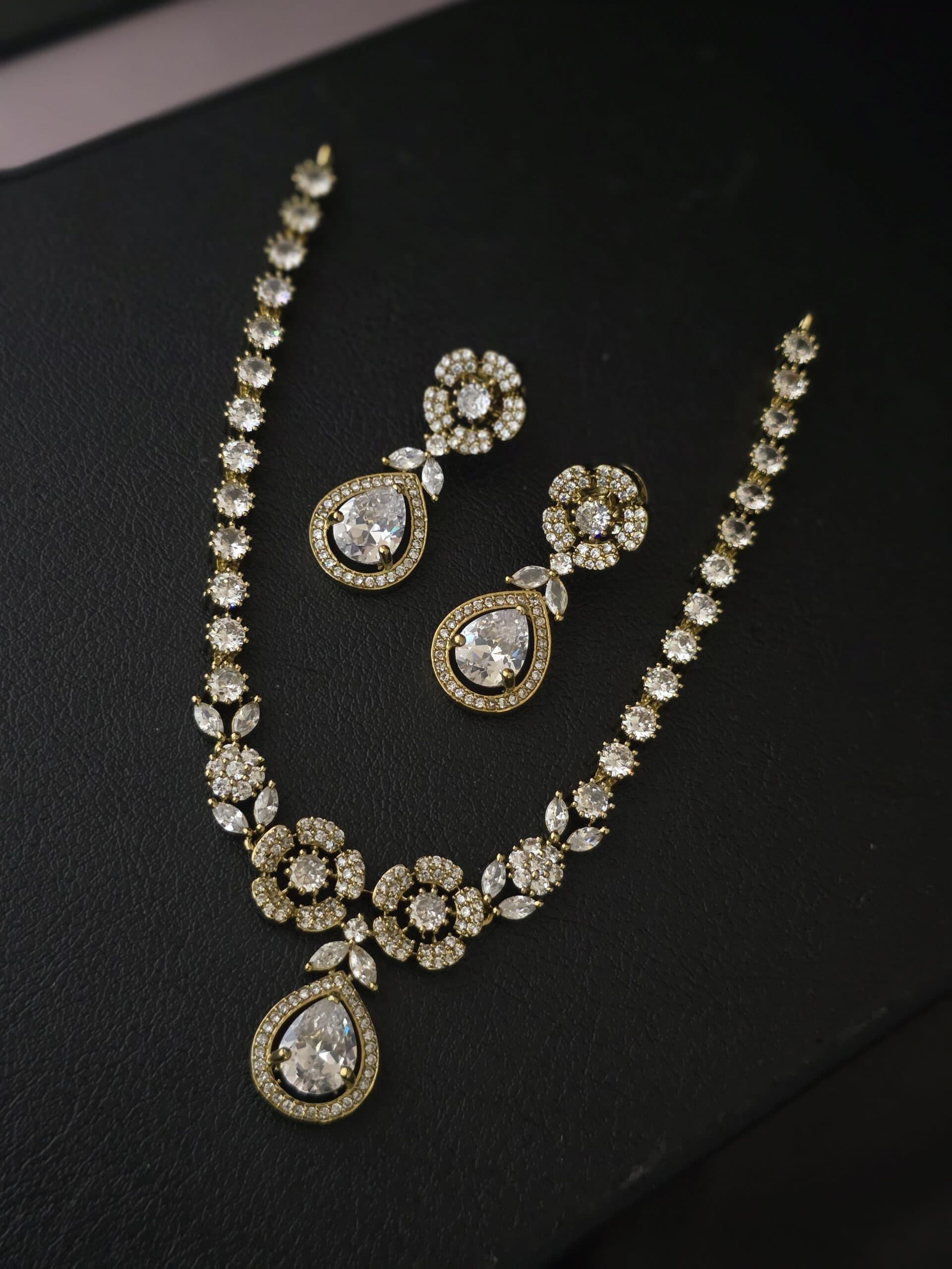 Premium Matt ad victorian necklace with stud