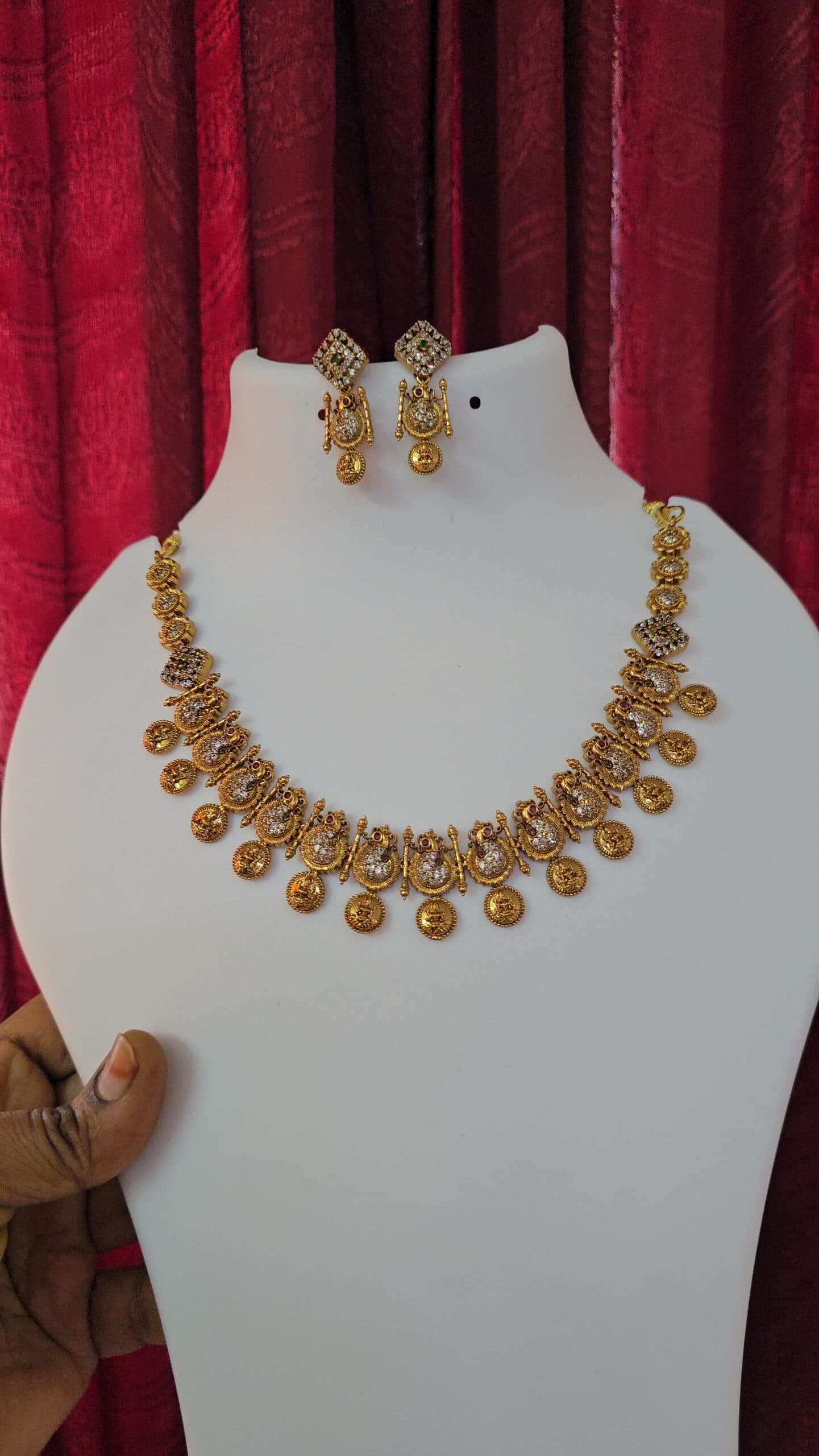 Premium matt peacock necklace