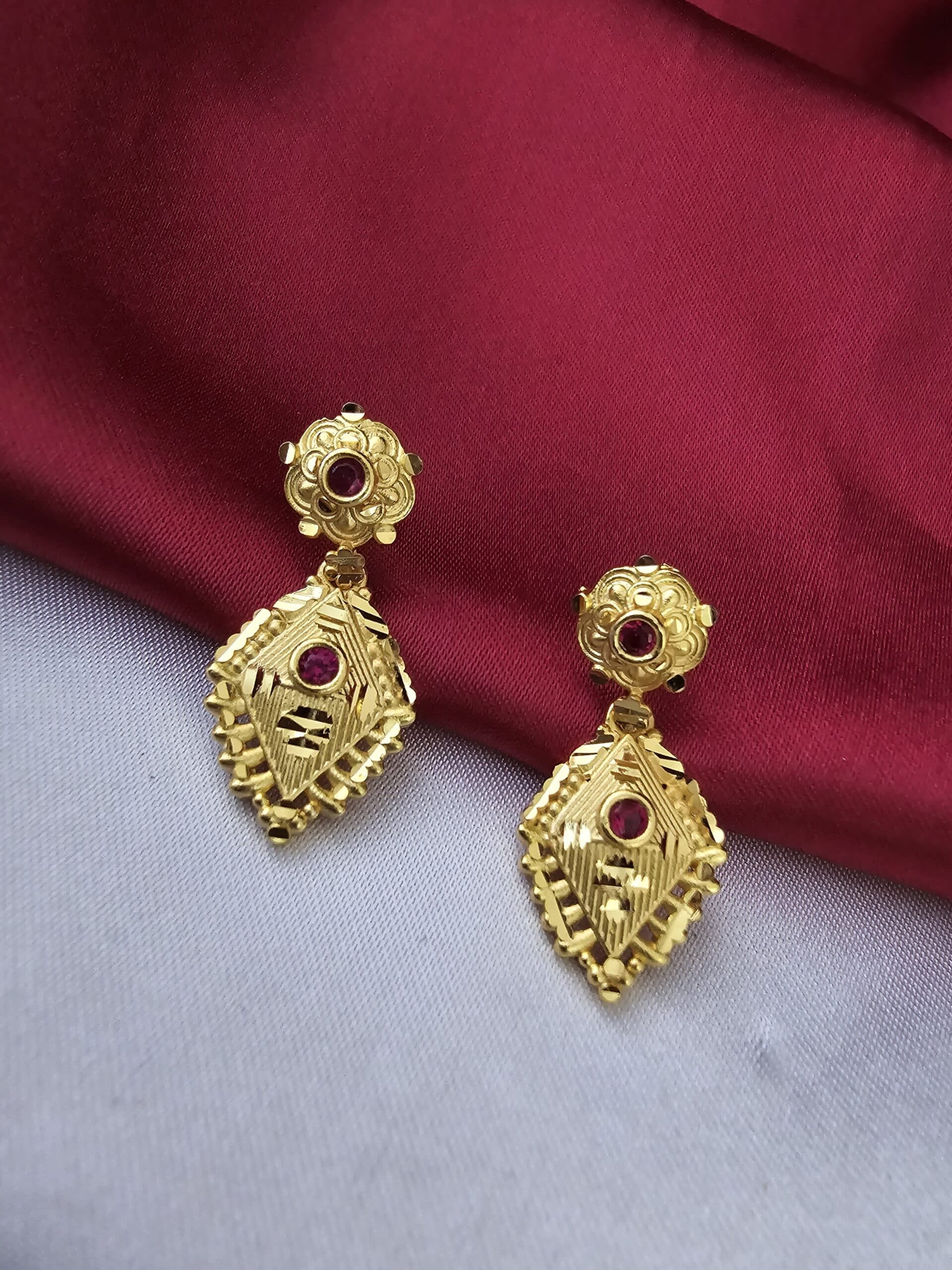 Premium foaming ruby leaf earing
