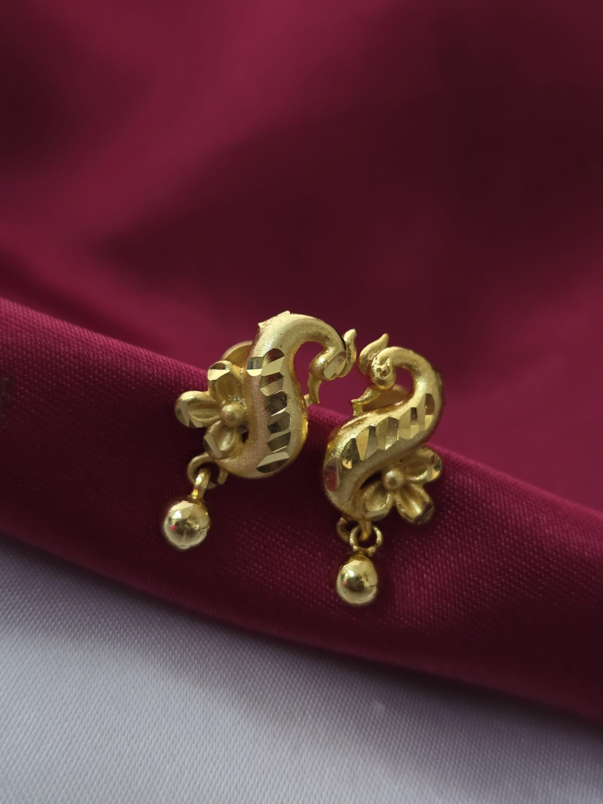 Premium foaming drops peacock earing