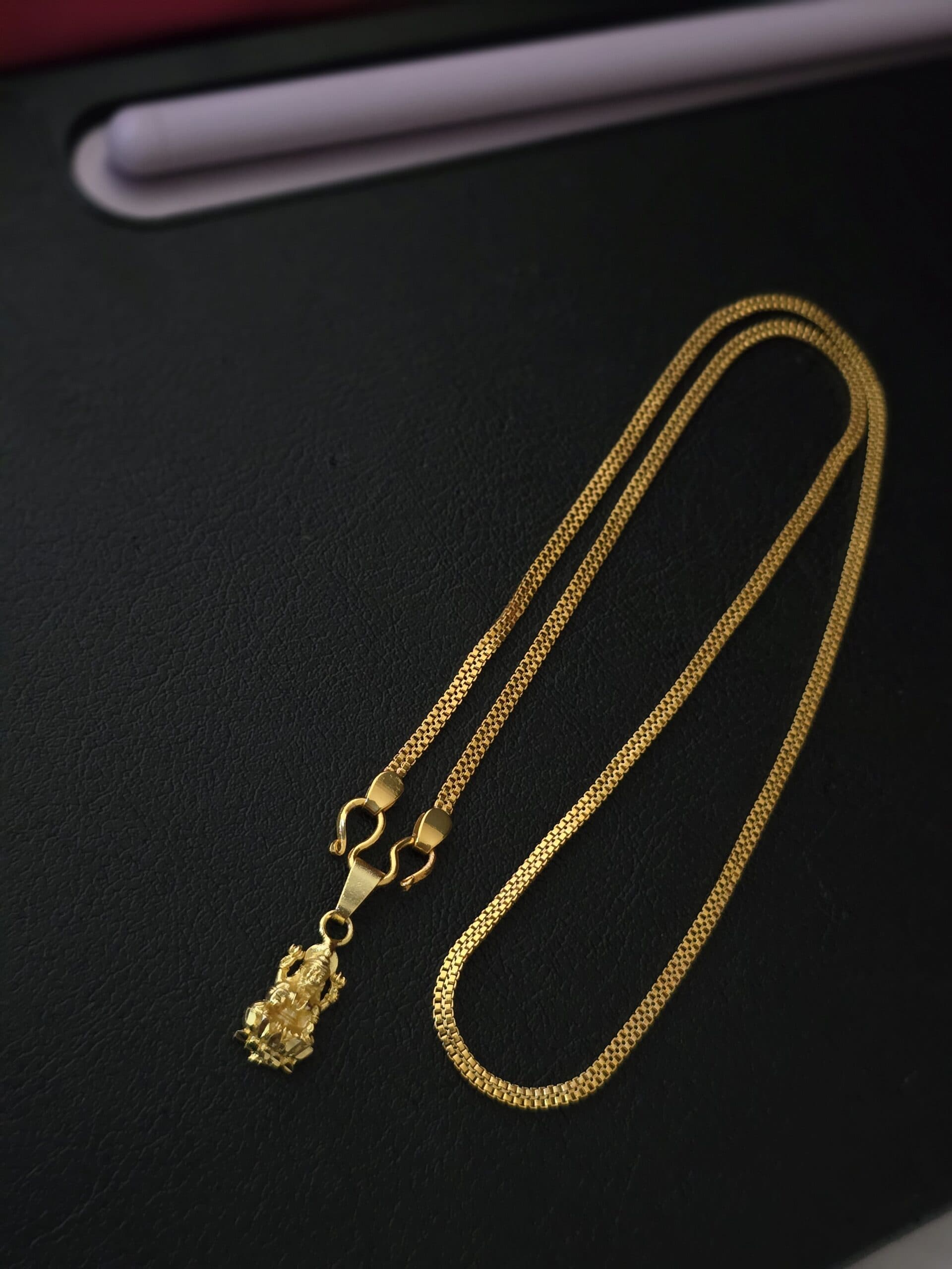 Remium foaming 18 inches ad laskhmi dollar chain