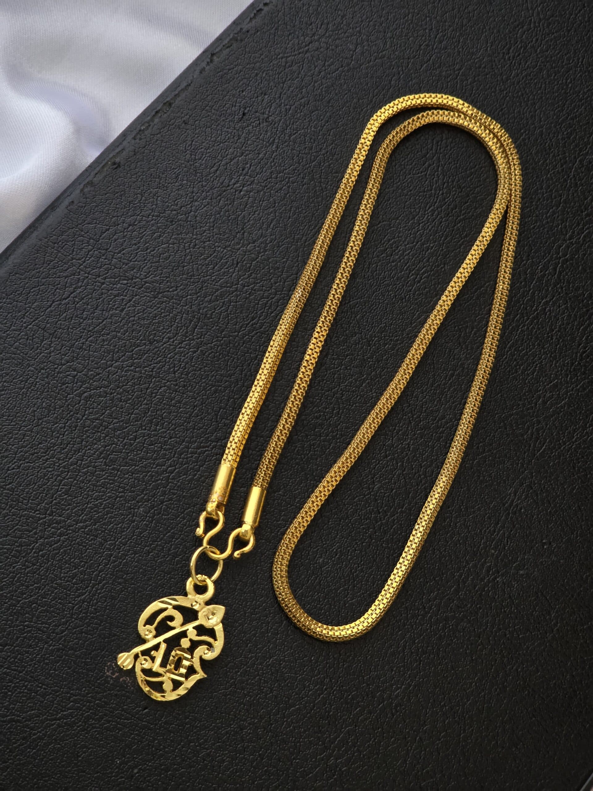 Premium 18 inches om dollar chain