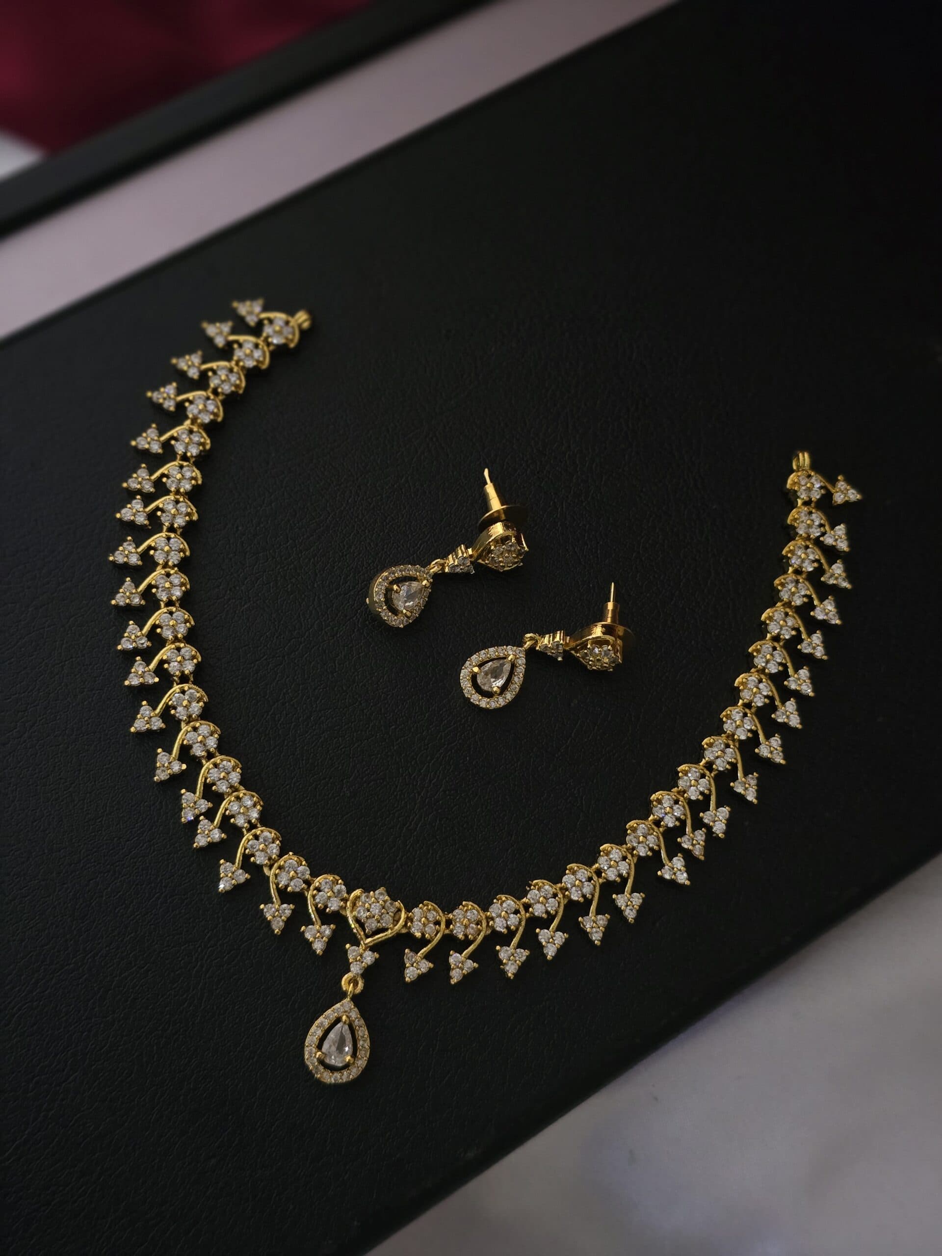 Premium diamond replica necklace with studPremium diamond replica necklace with stud