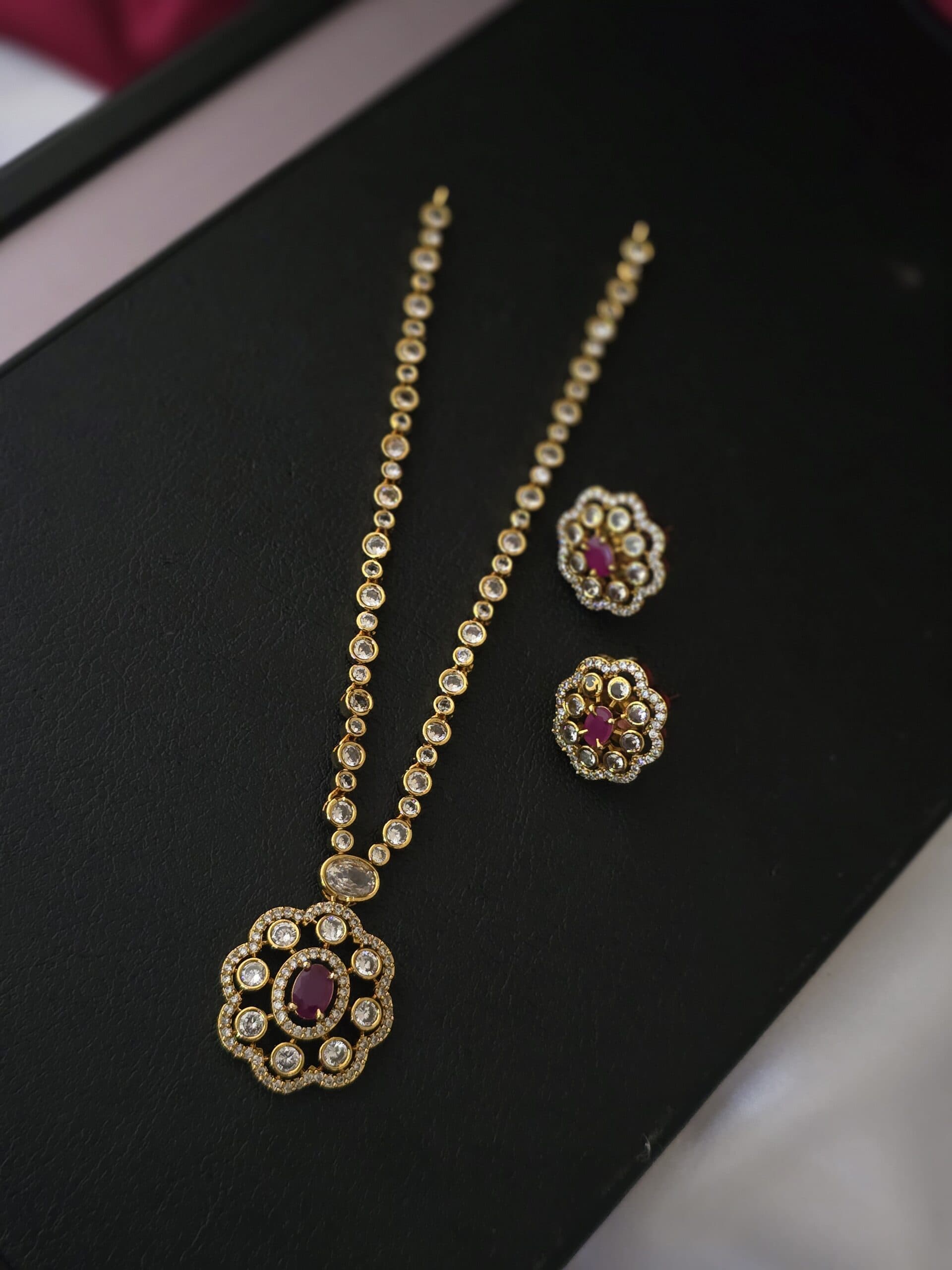 Premium diamond replica necklace comes pendant