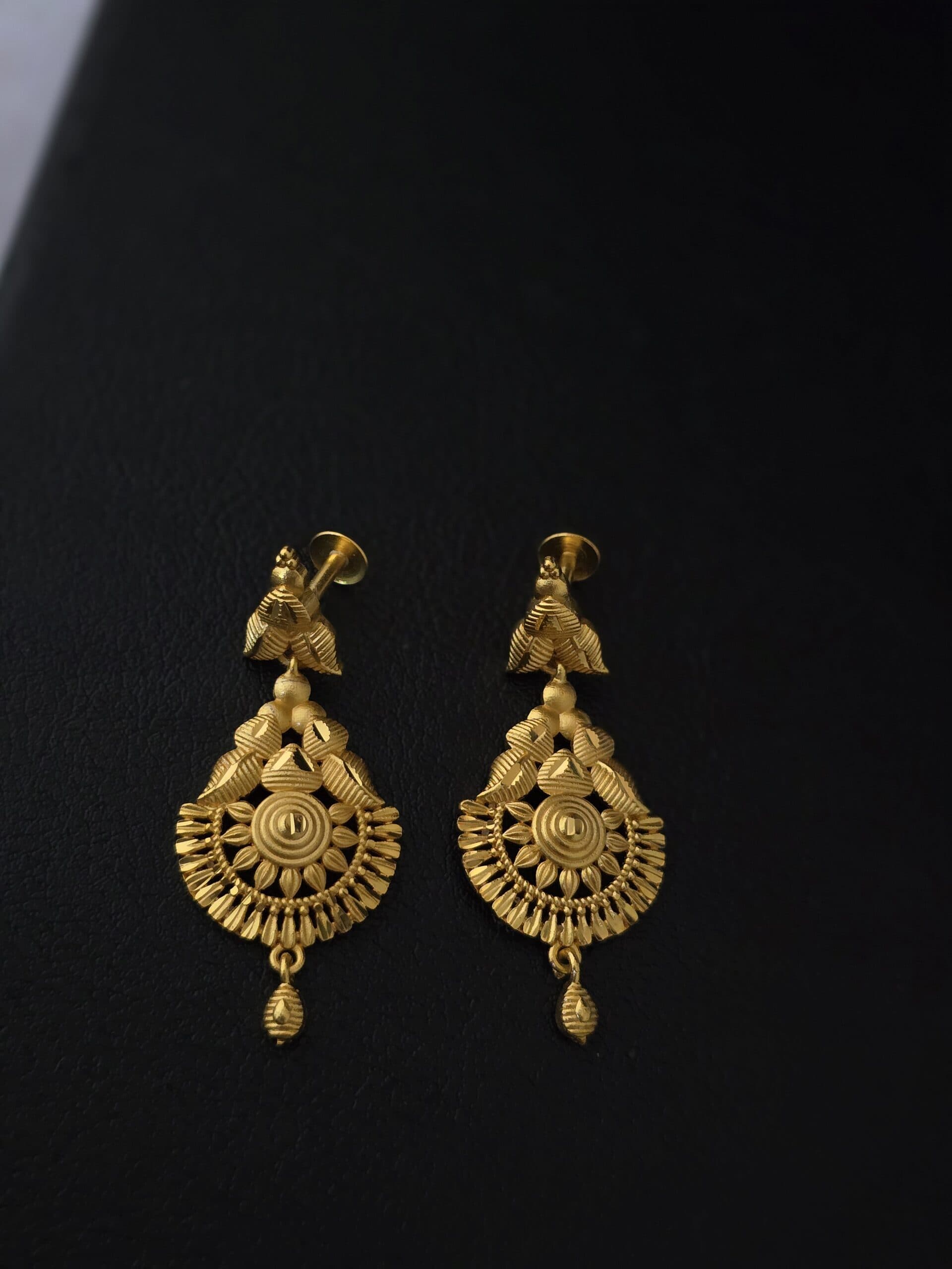 Premium foaming leaf pattern earing