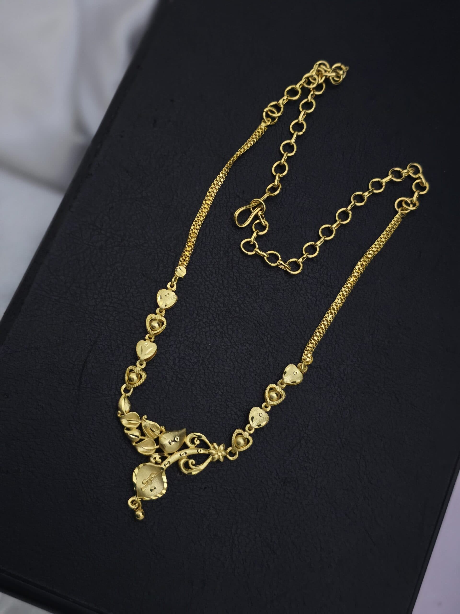 Premium foaming heart necklace