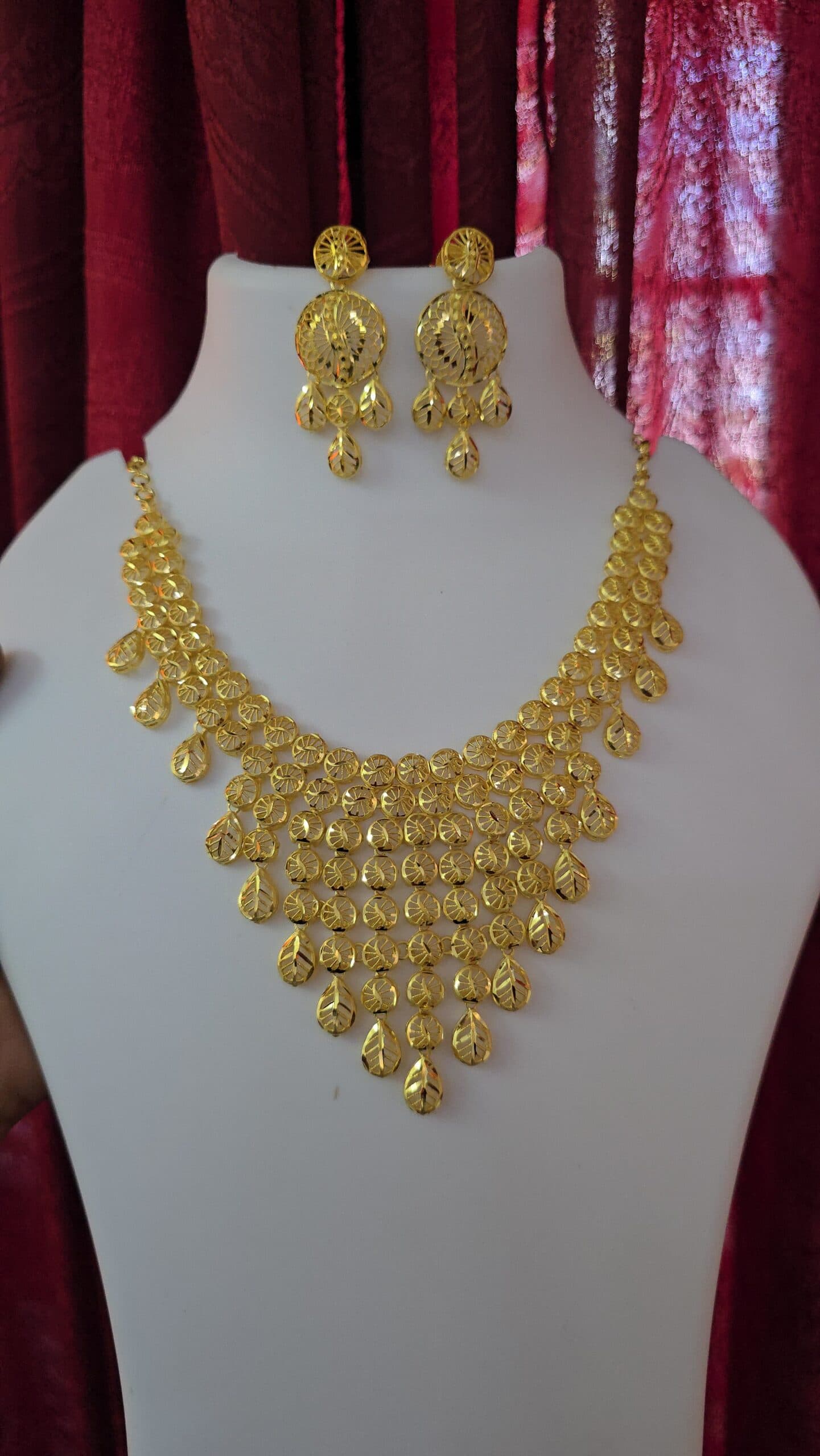 Premium foaming turkish choker with stud