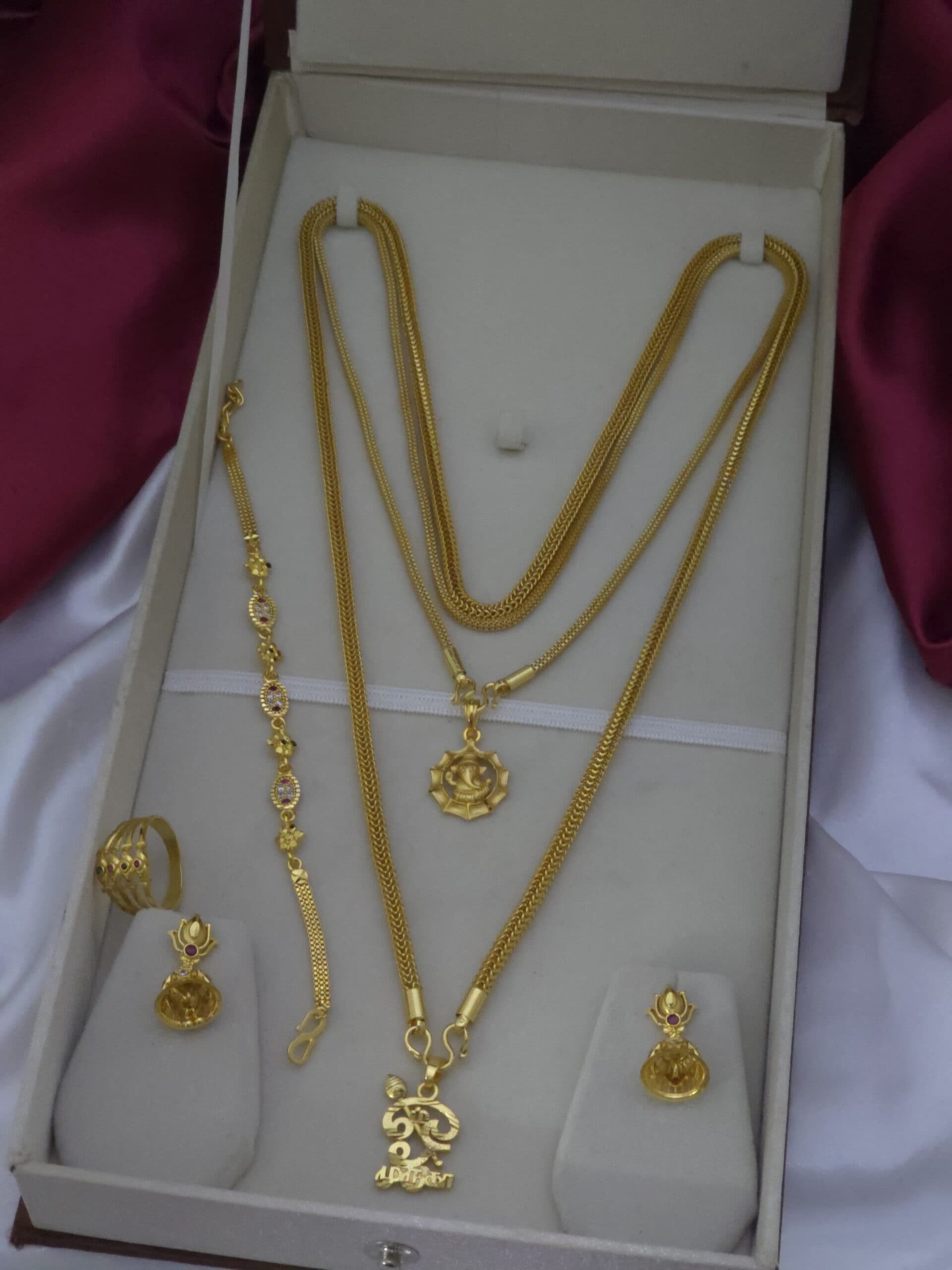 Premium foaming budget combo comes om and vinayagar dollar