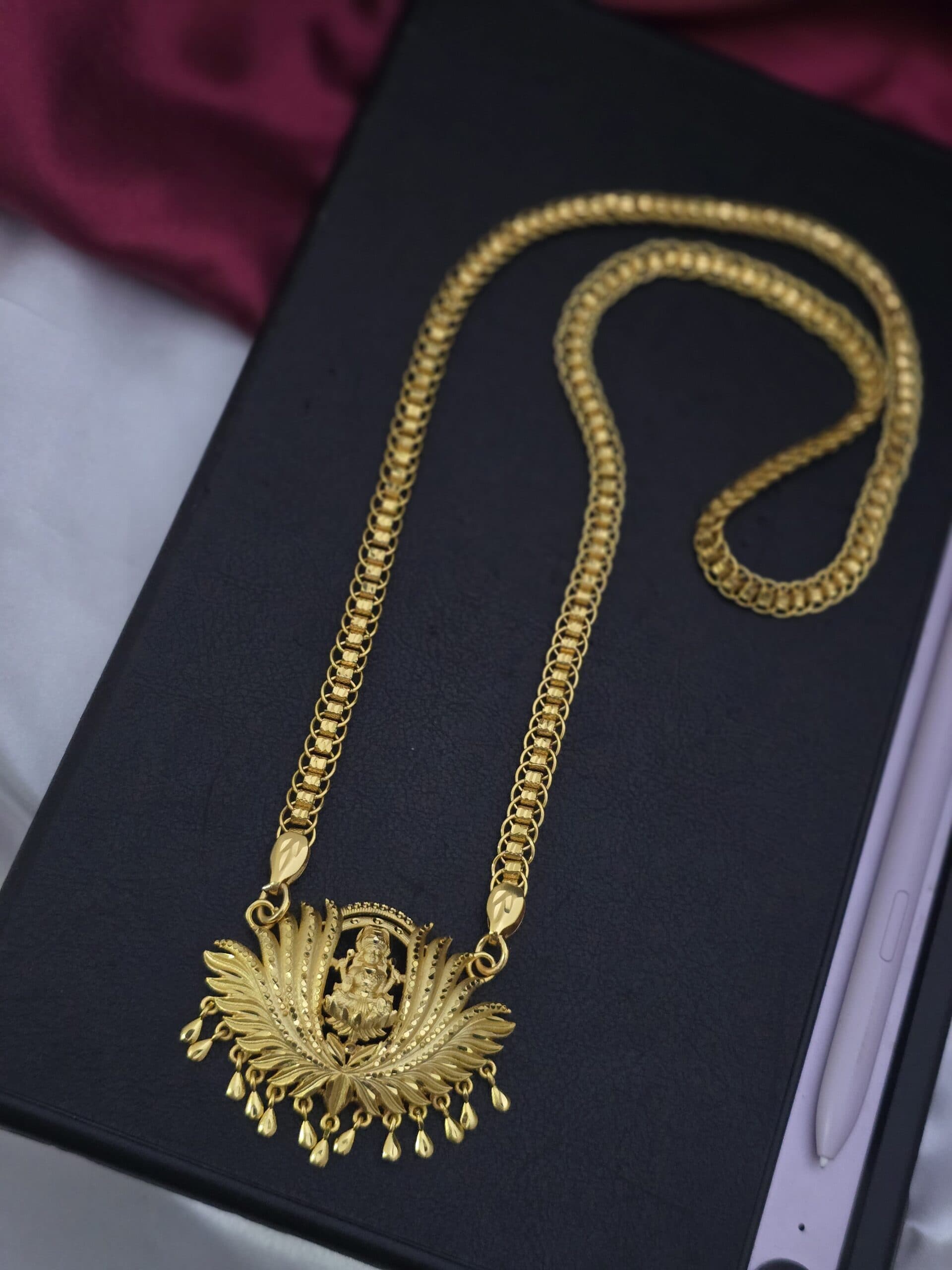 Premium 28 inches foaming goddes lakshmi dollar chain