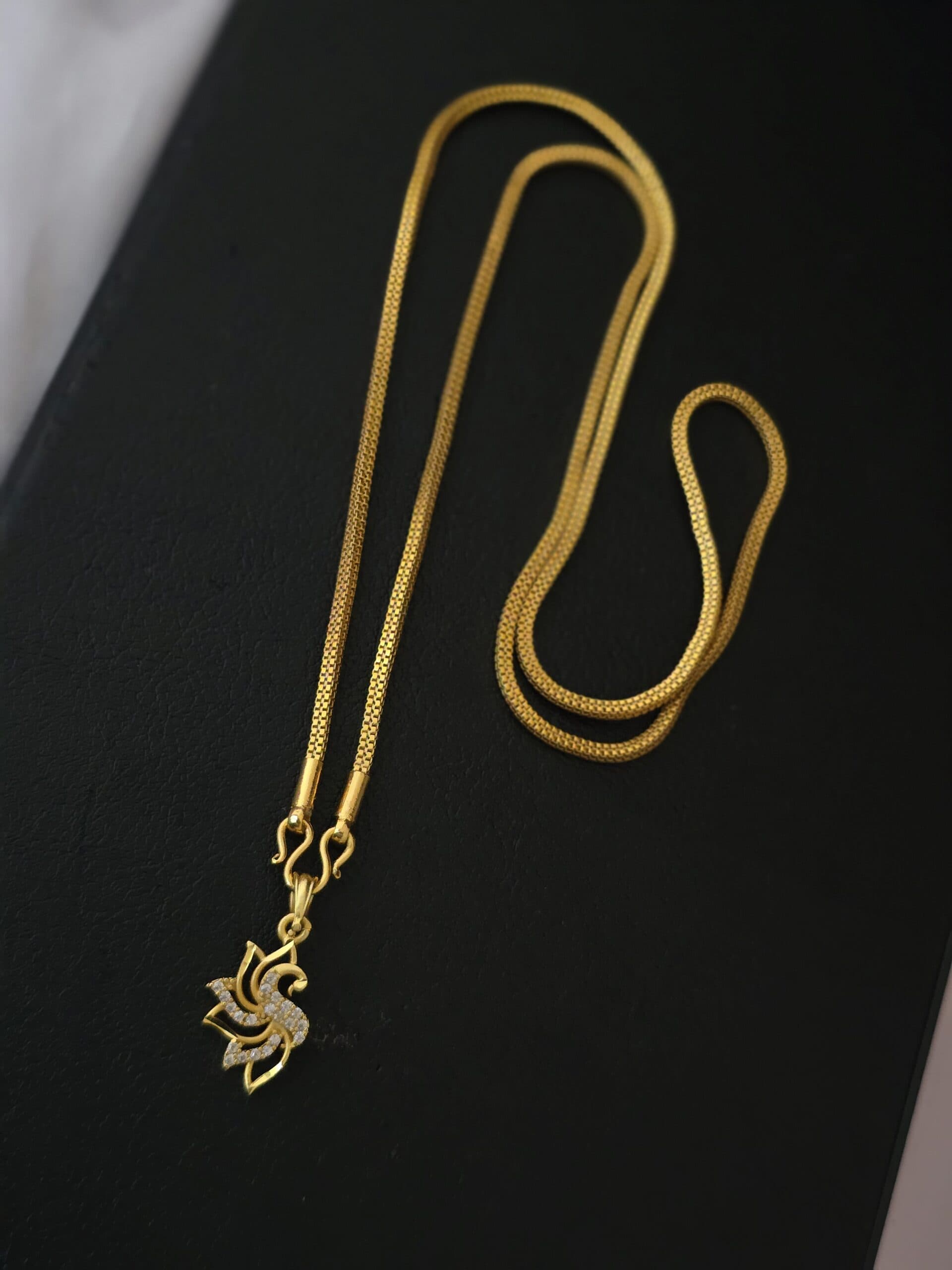 Premium foaming 18 inches peacock dollar chain