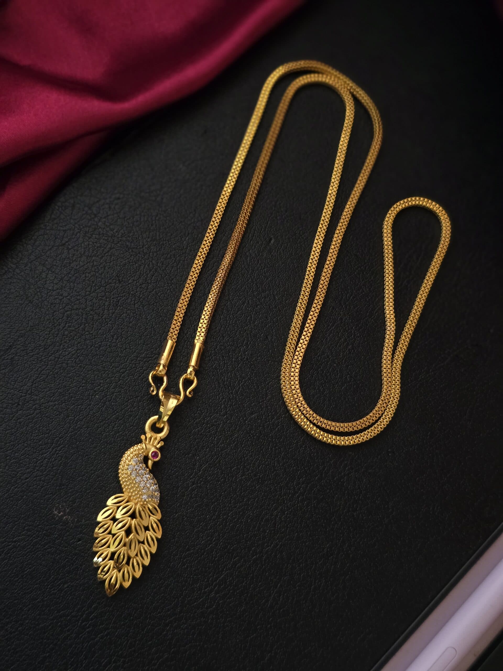 Premium 28 inches peacock dollar chain