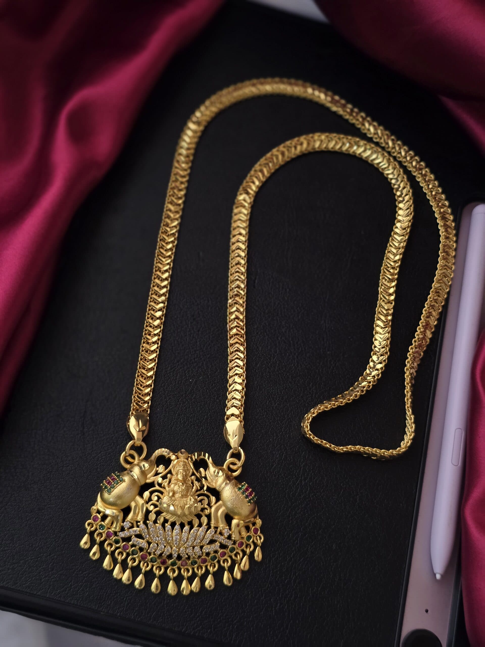 Premium foaming 28 inches goddess lakshmi dollar chain