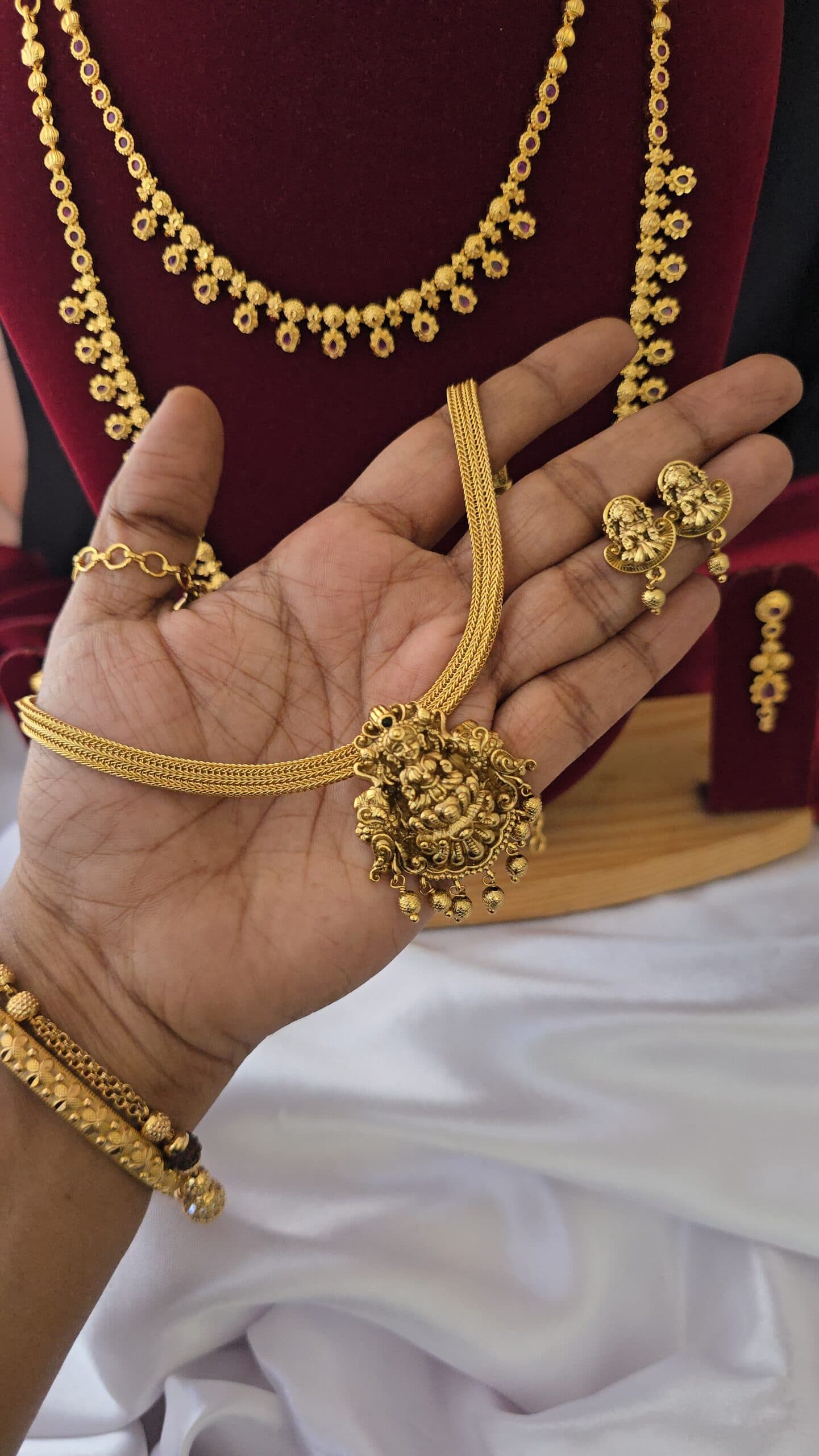 Premium matt lakshmi locket rearing