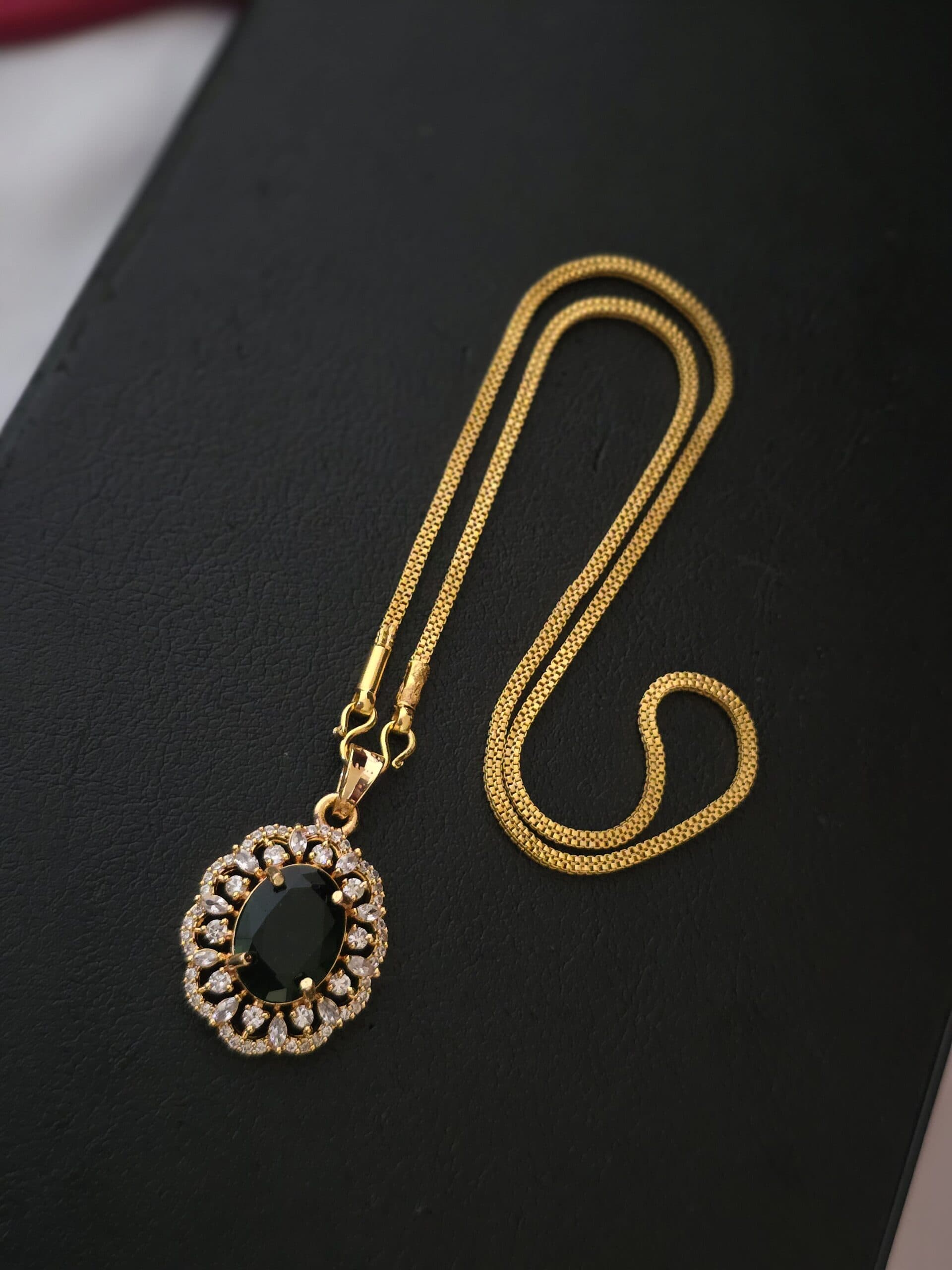 Premium foaming ad uncut emerald dollar chain