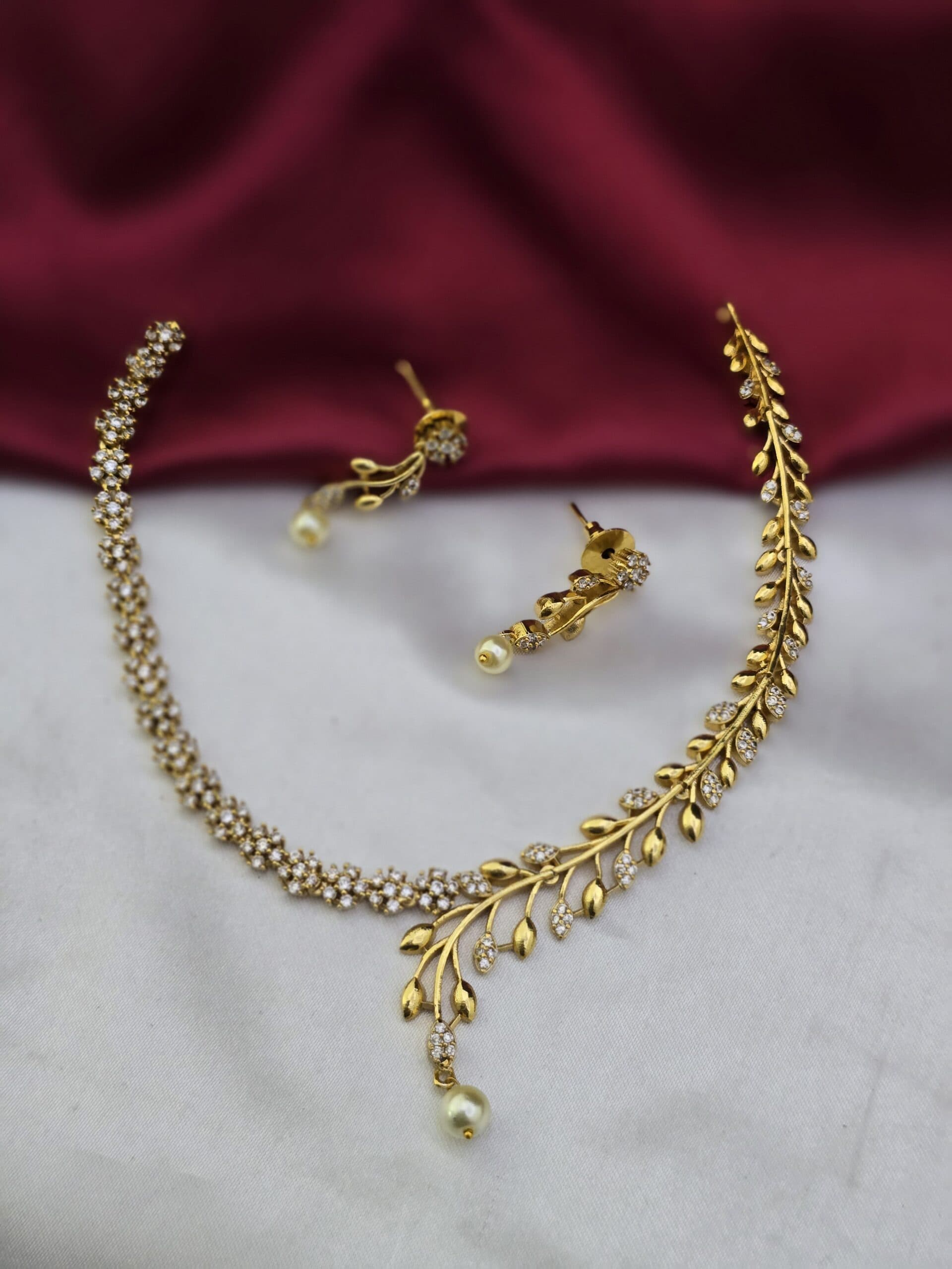 Premium matt ad diamond look necklace with stud