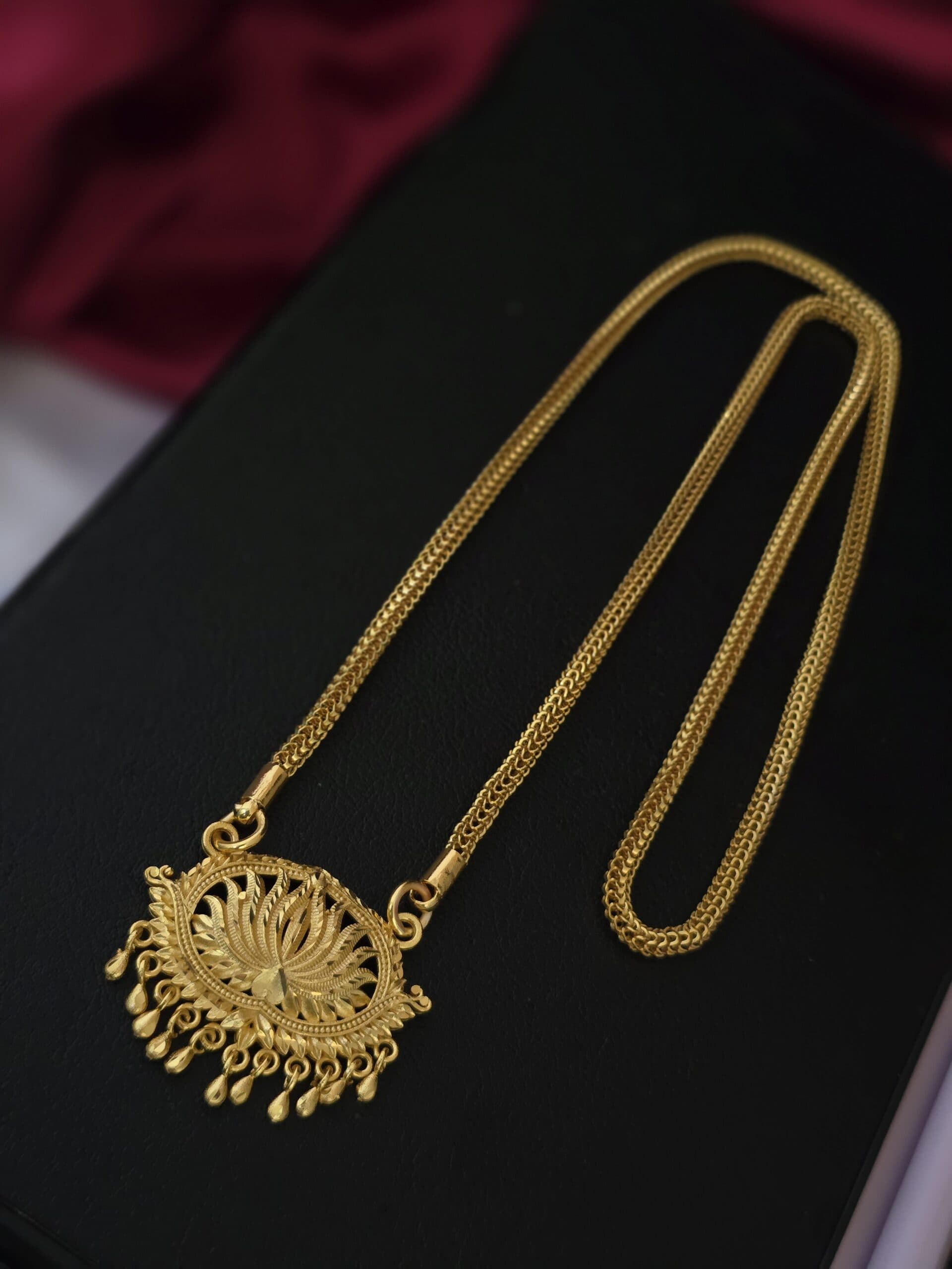Premium foaming 28 inches lotus dollar chain comes net design