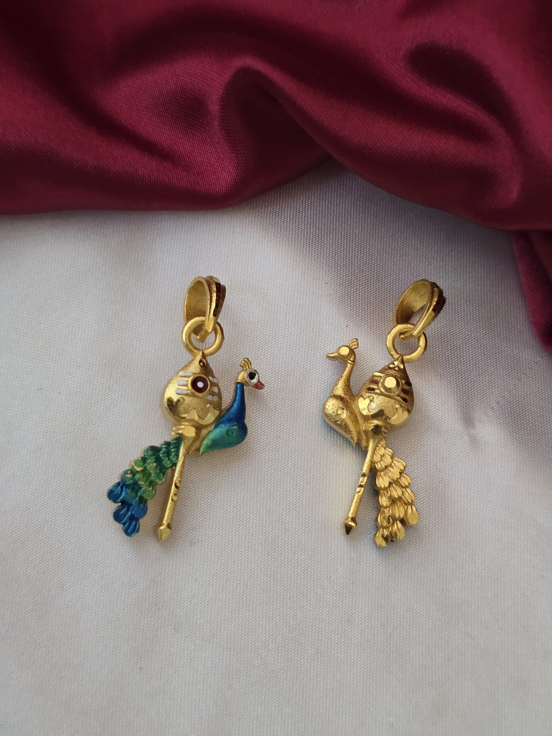 Premium foaming enamel reversible dollar with real gold tone look
