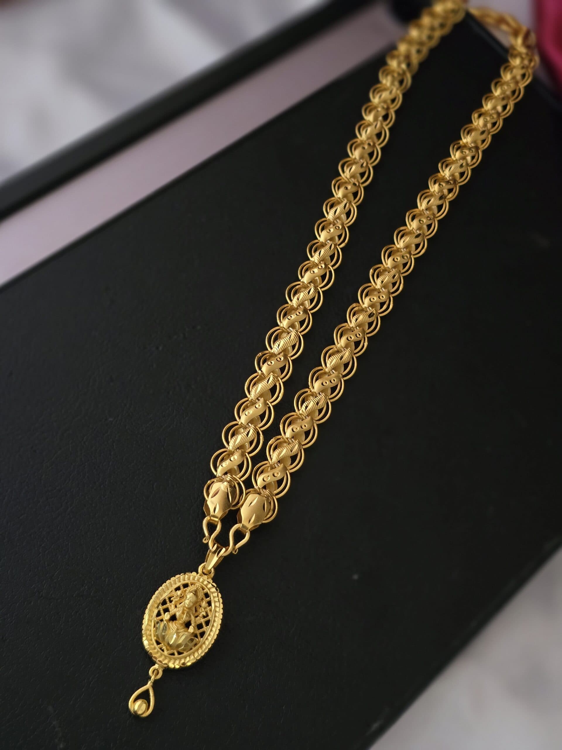 Premium foaming 20 inches goddes laksmi dollar comes thick lotus chain