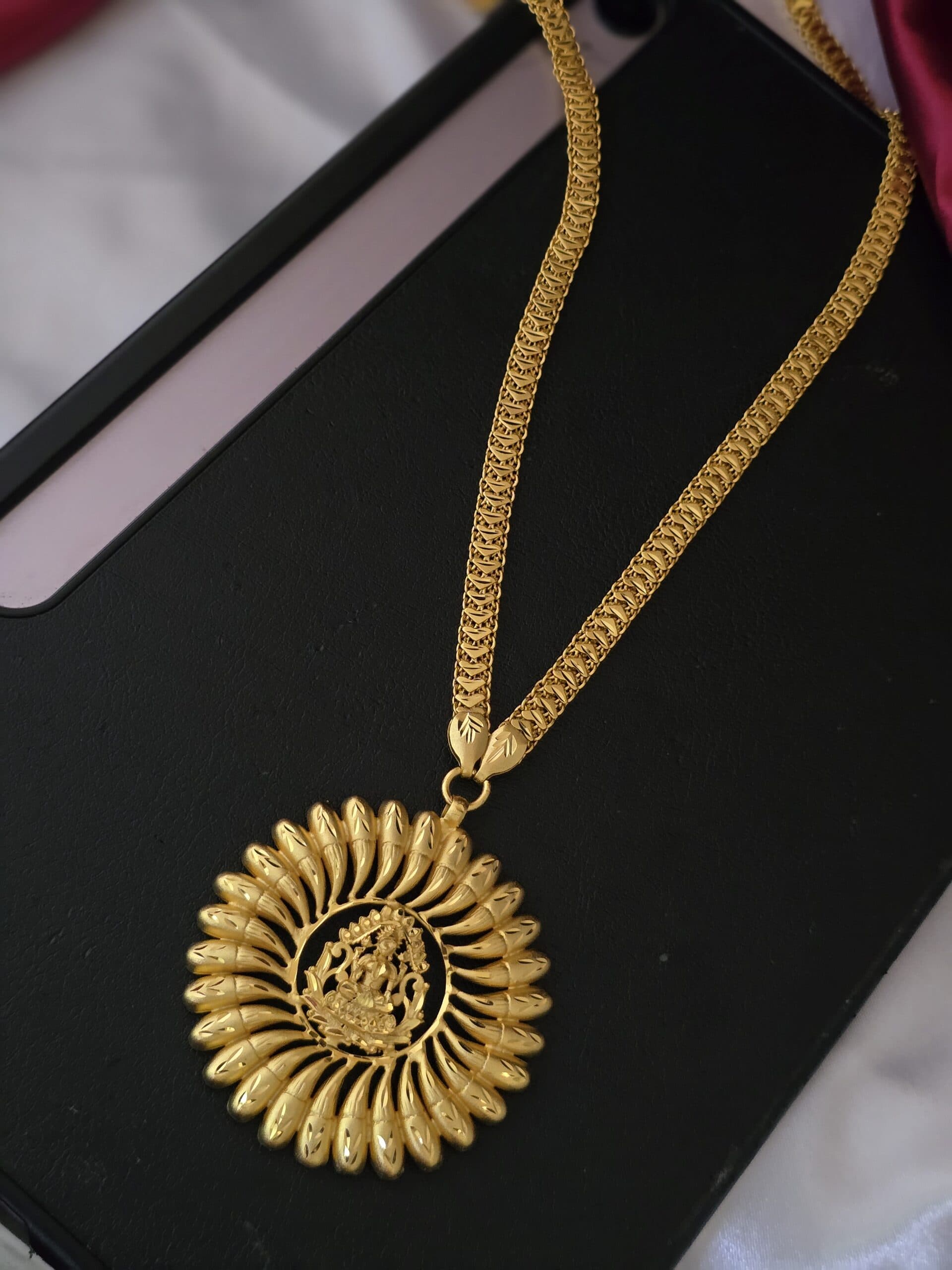 Premium foaming lakshmi goddess chakram dollar chain comes 28 inches
