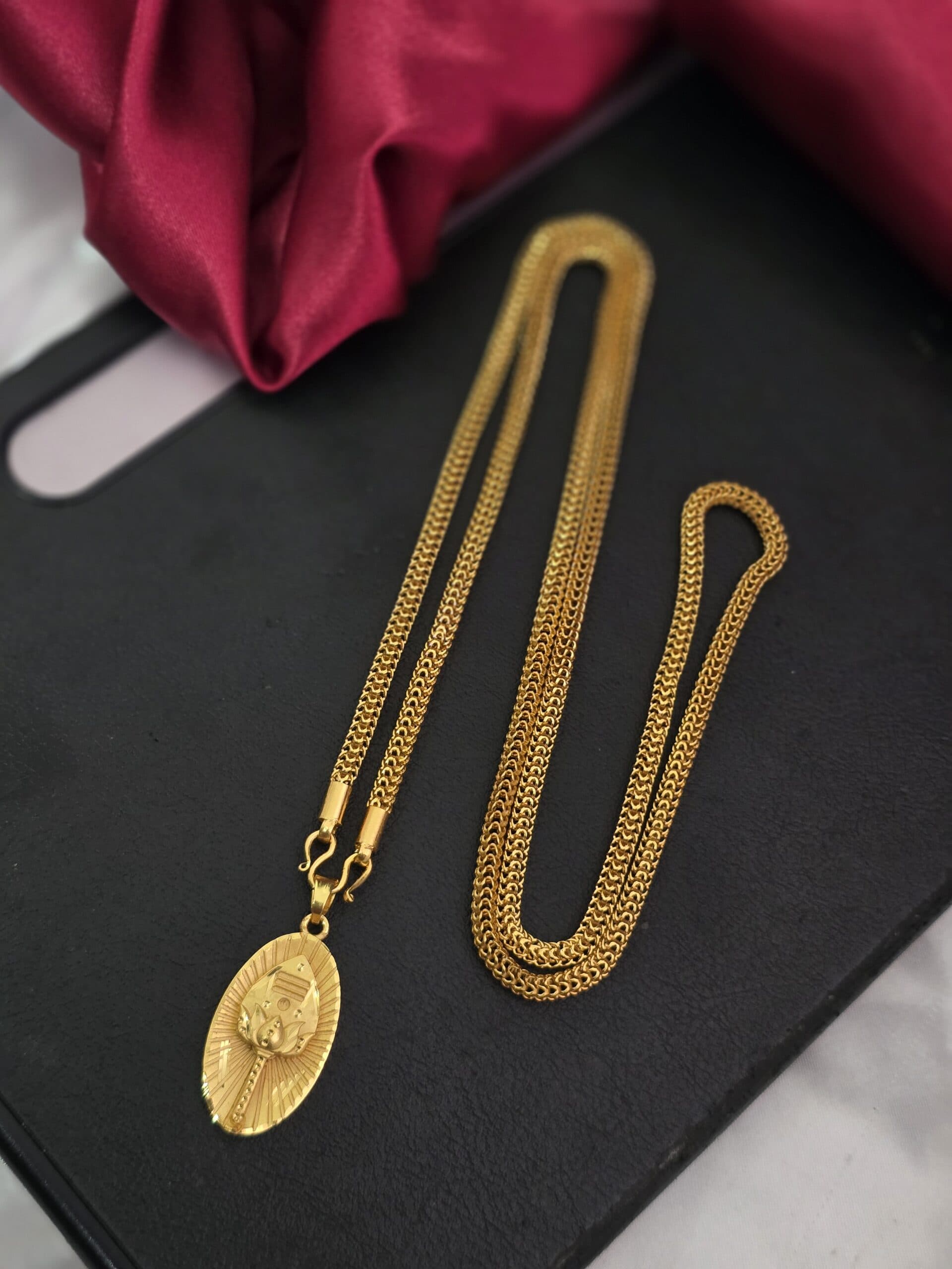 Premium foaming 28 inches vel lotus dollar chain