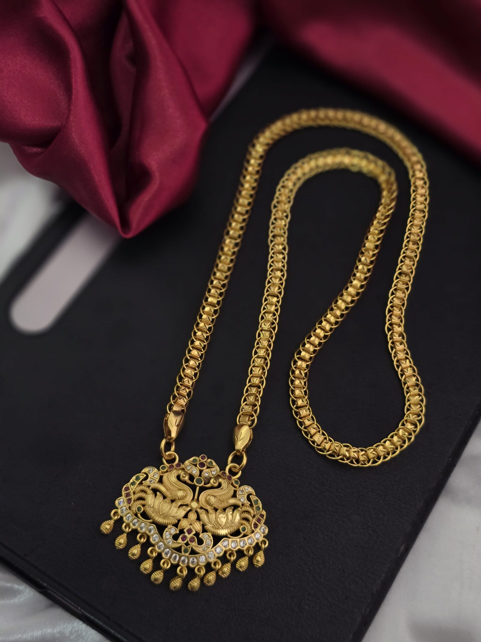 Premium 28 inches foaming ad swan dollar chain