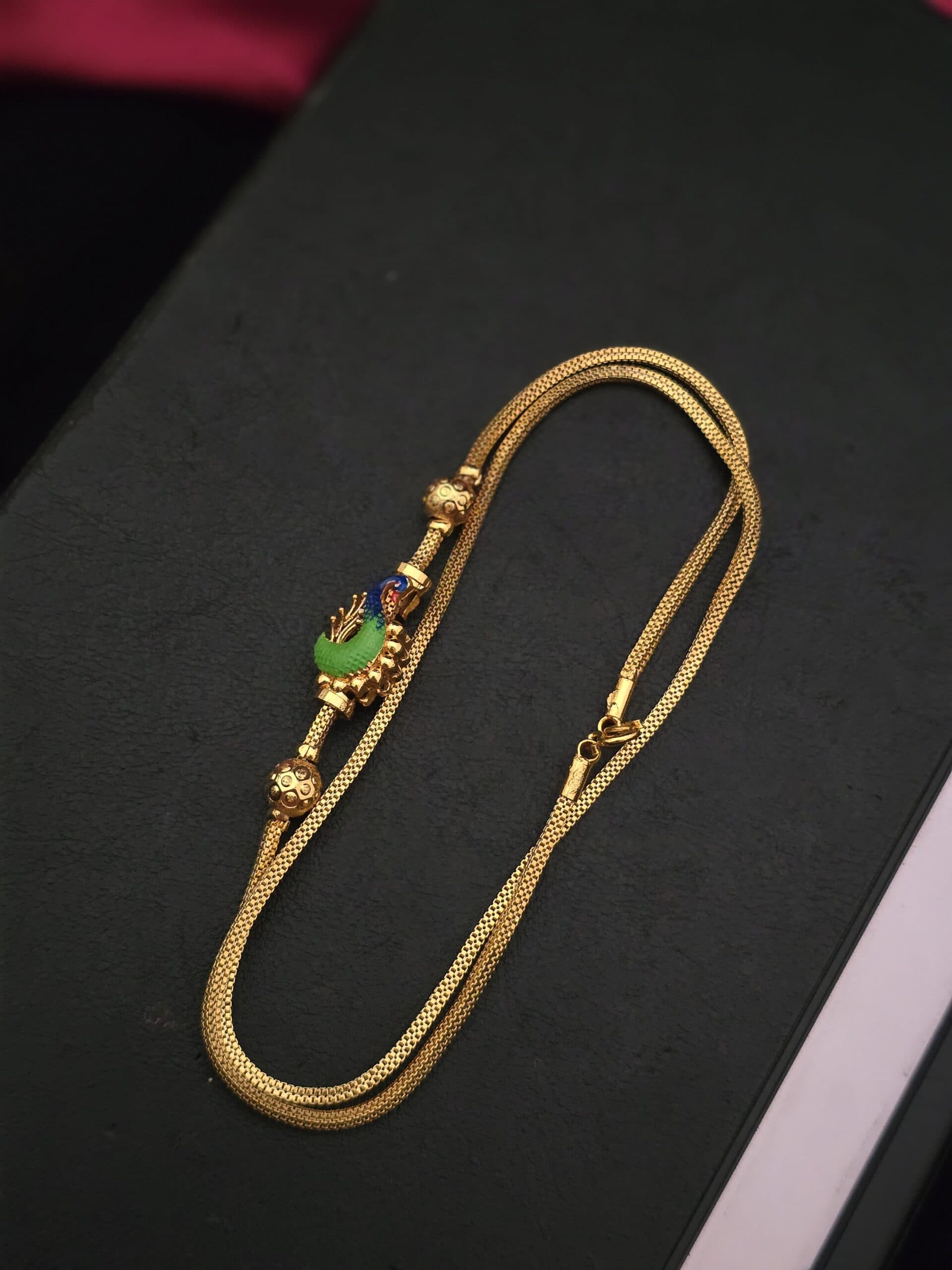 Premium foaming enamel peacock reversible mugappu chain