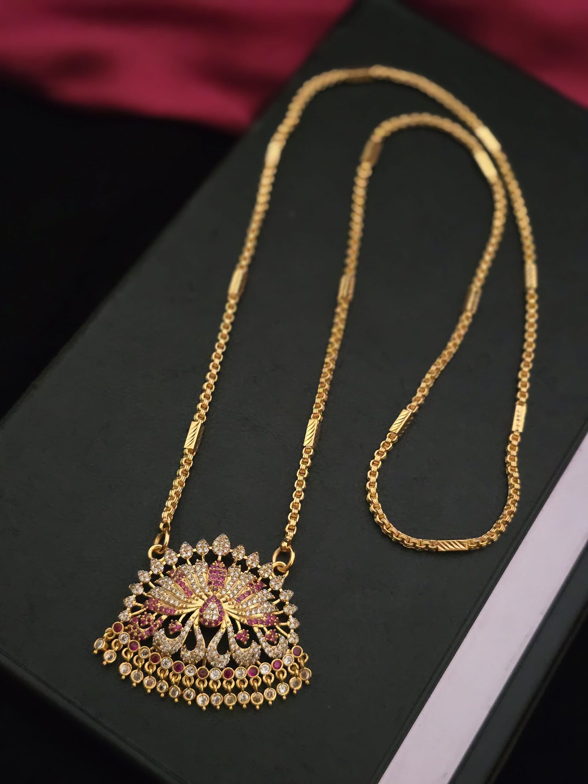Premium foaming ad lotus feather 32 inches savitham dollar chain