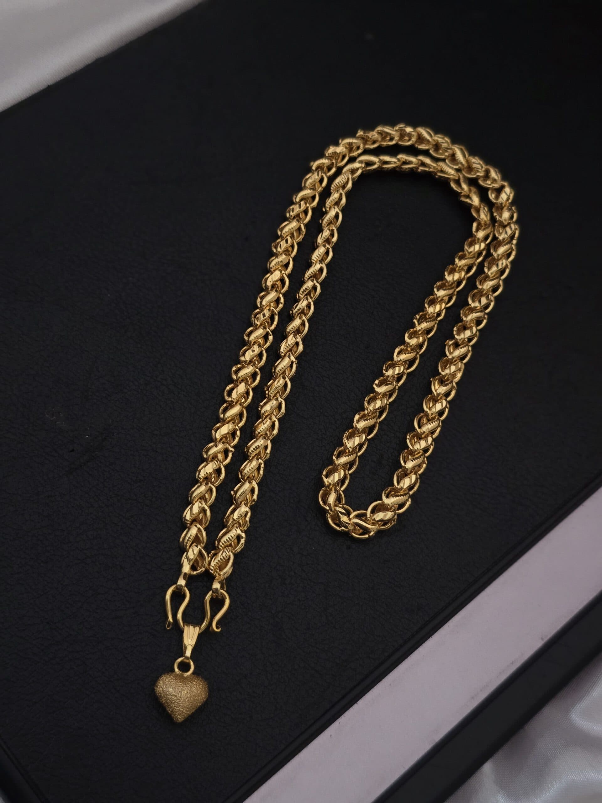 Premium foaming 18 inches lotus chain comes heart plain dollar